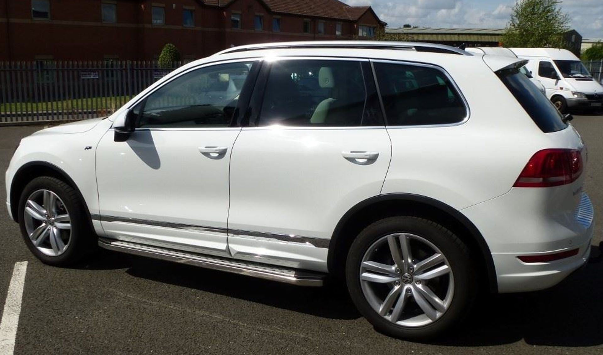 Direct4x4 Side Steps and Bars Freedom Side Steps Running Boards for Volkswagen Touareg 2010-2017