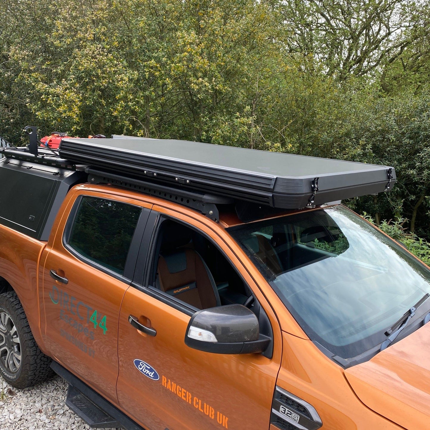 Direct4x4 Roof Top Tents All Black 2 Person Expedition Aluminium Clamshell Roof Top Tent