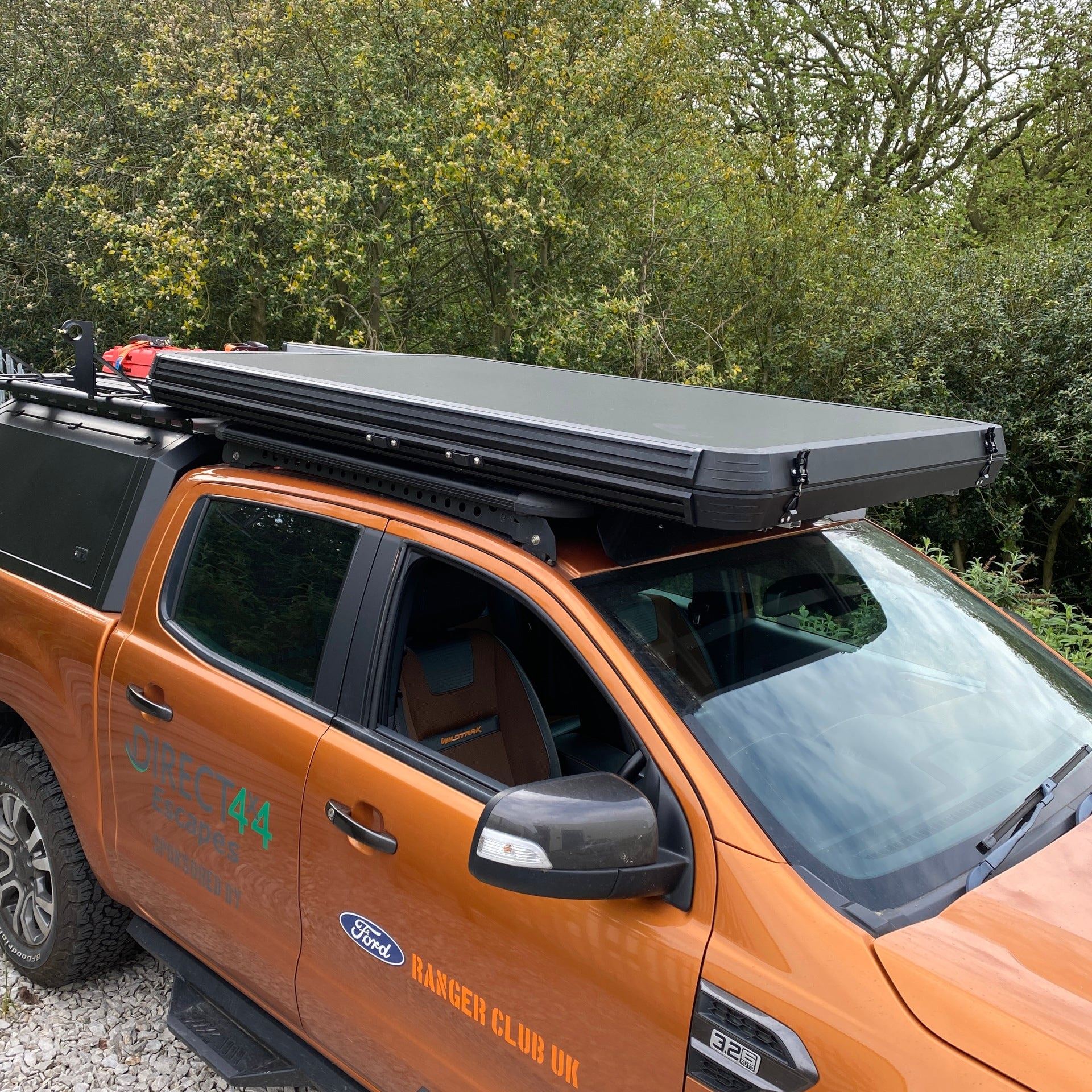 Direct4x4 Roof Top Tents All Black 2 Person Expedition Aluminium Clamshell Roof Top Tent