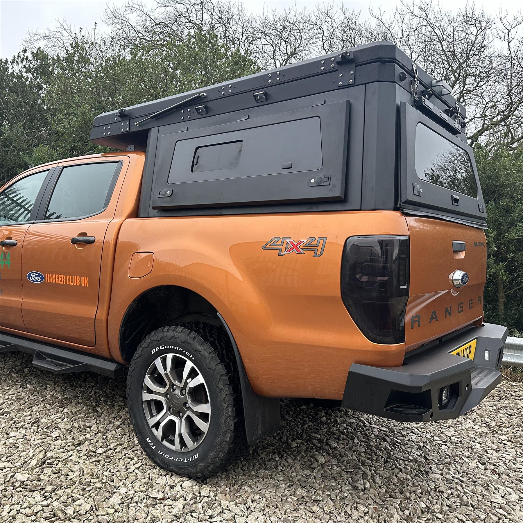 Direct4x4 Pickup Truck Hardtop Canopies Overland Aluminium Canopy with Clamshell Roof Tent for the Toyota Hilux 2016+