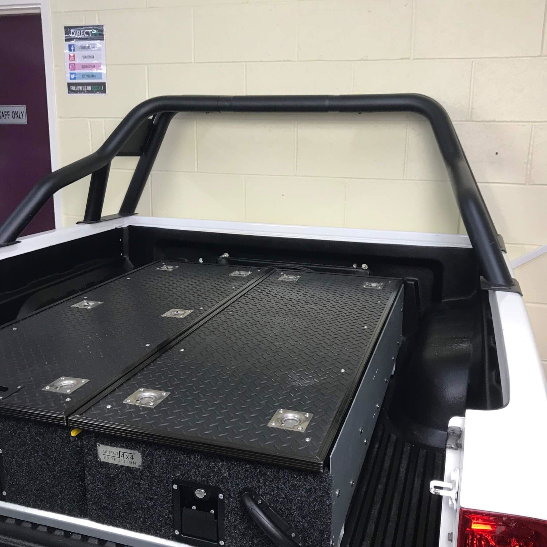 Direct4x4 Pickup Truck Roll Sports Bars Black Short Arm Roll Sports Bar for the Renault Alaskan
