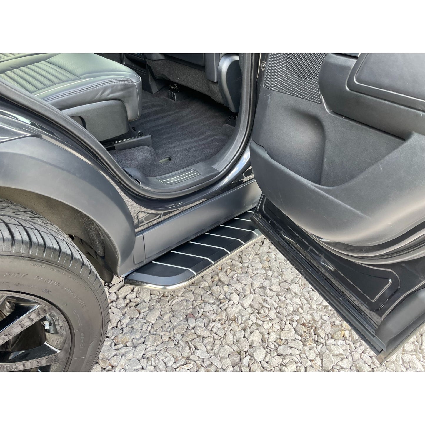 Direct4x4 Side Steps and Bars VIP Side Steps Running Boards for Land Rover Discovery 5 2017+