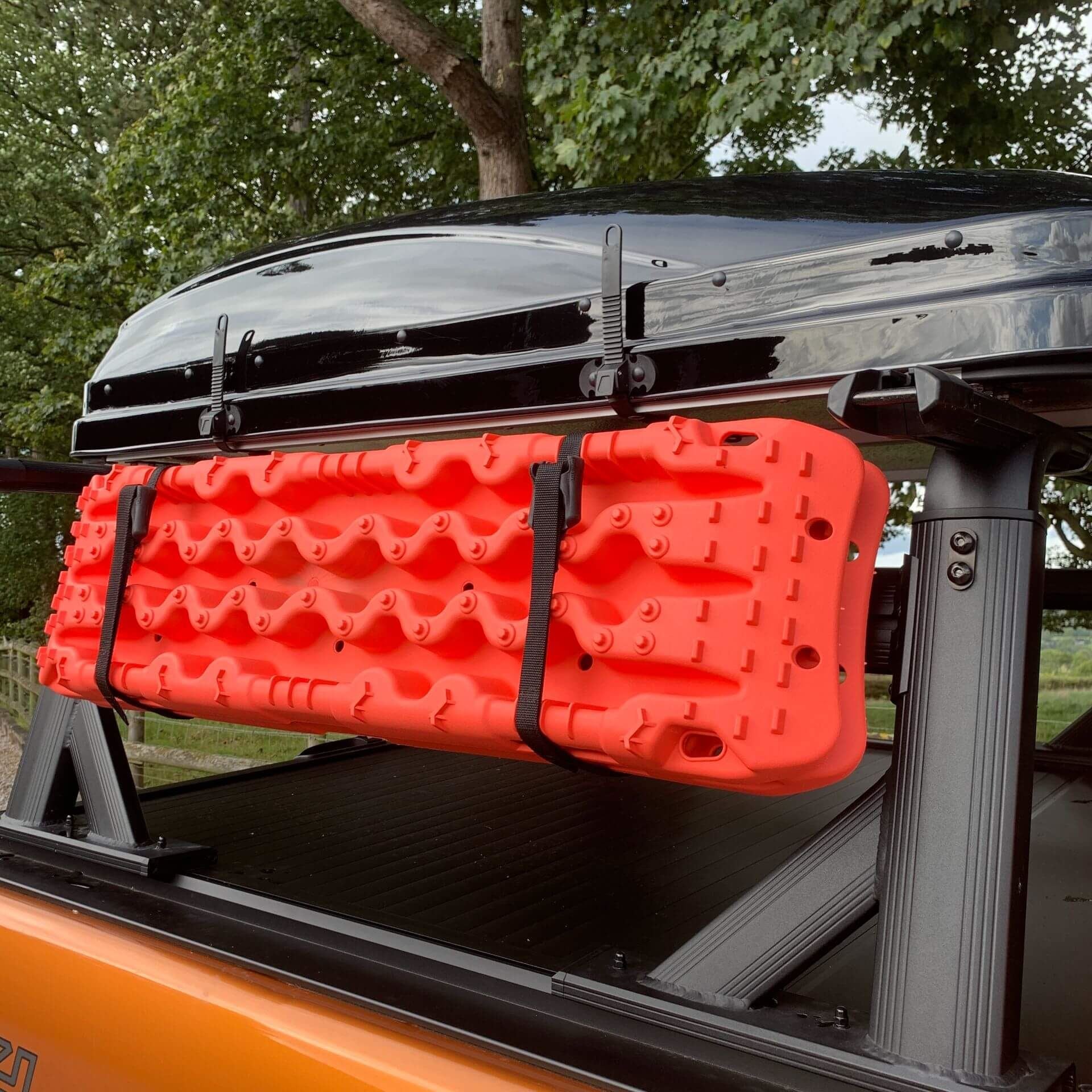 Direct4x4 Emergency Off-Road Traction Gear Emergency Recovery Traction Sand Tyre Track Brackets for Cargo Rack