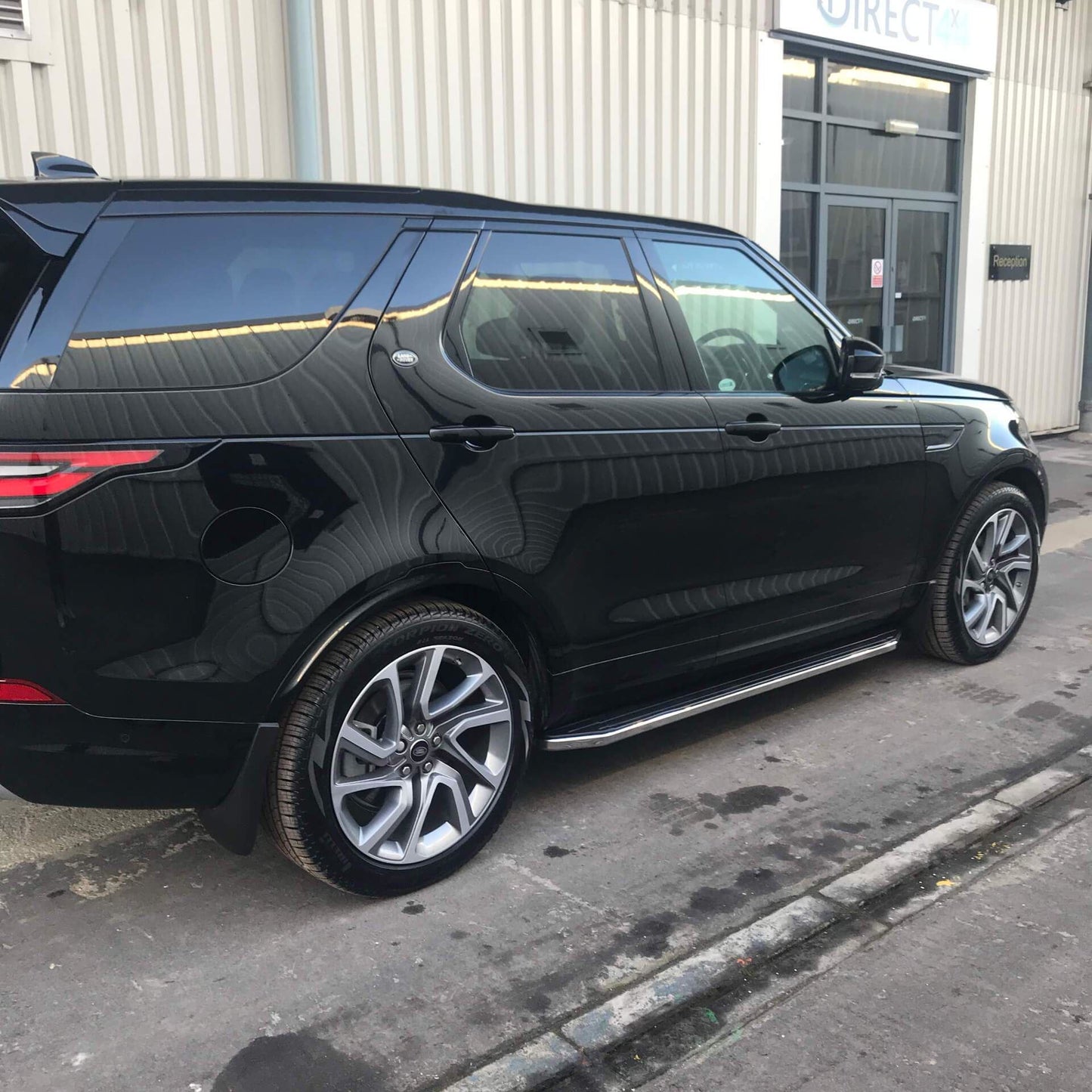 Direct4x4 Side Steps and Bars Black Raptor Side Steps Running Boards for Land Rover Discovery 5 2017+
