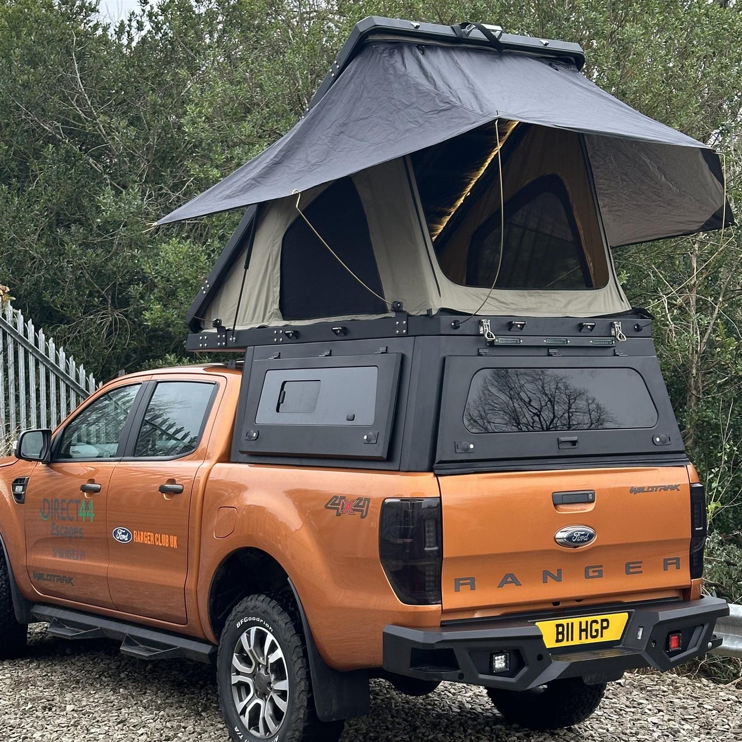 Direct4x4 Pickup Truck Load Bed Canopies Overland Aluminium Canopy with Clamshell Roof Tent for the Toyota Hilux 2016+