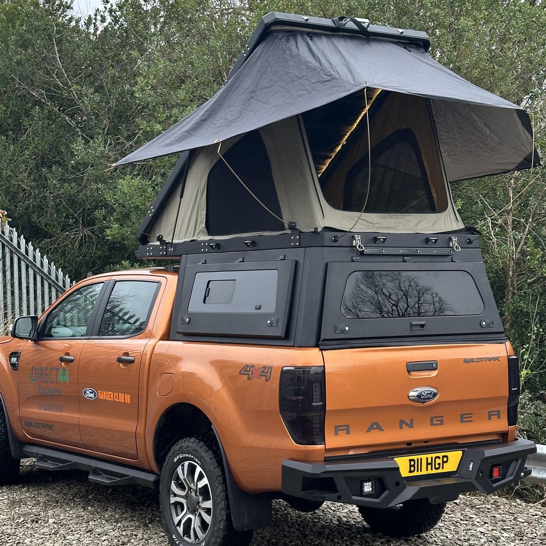 Direct4x4 Pickup Truck Hardtop Canopies Overland Aluminium Canopy with Clamshell Roof Tent for the Toyota Hilux 2016+