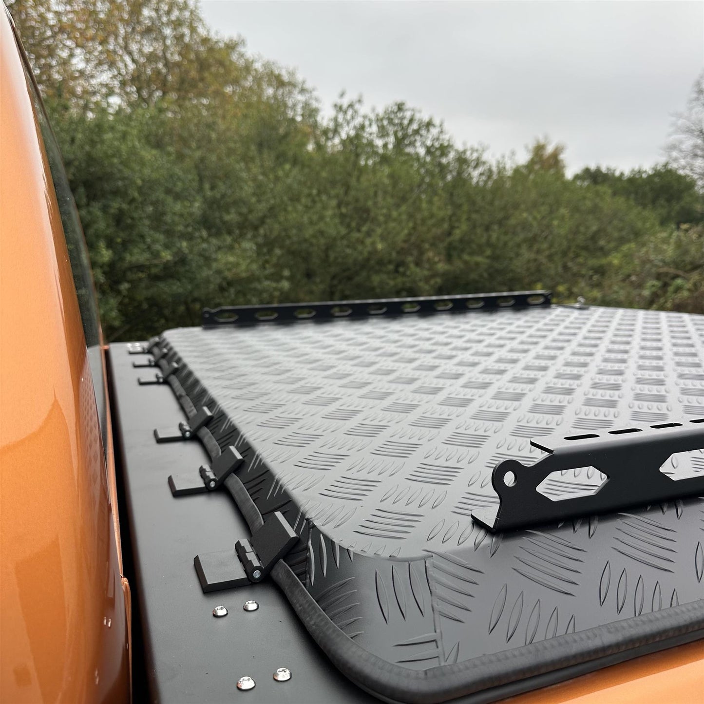Direct4x4 Pickup Truck Tonneau Covers Black Aluminium Flat Tonneau Cover for Ford Ranger T6/T7/T8 2012-2022 MK3 (P375)