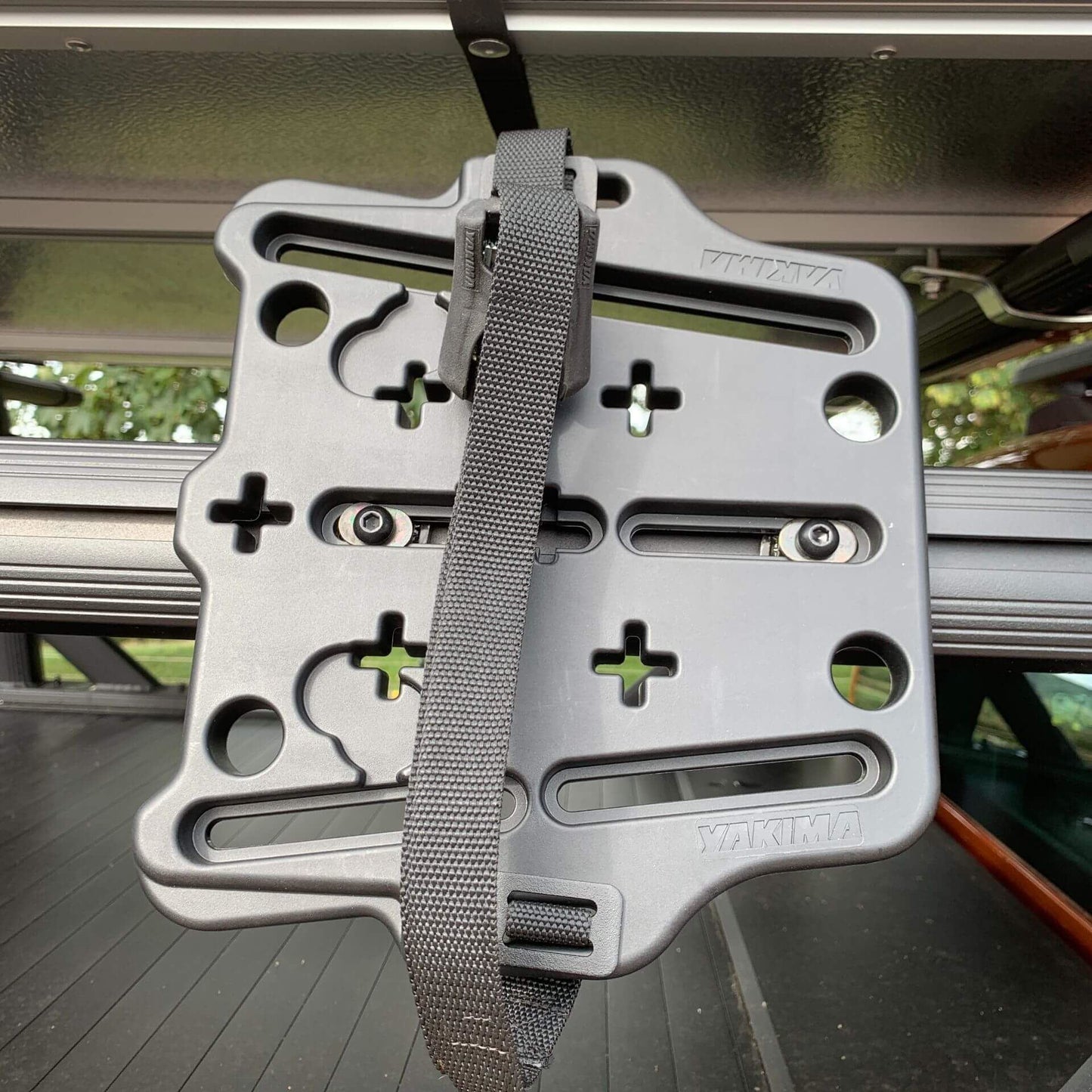Direct4x4 Emergency Off-Road Traction Gear Emergency Recovery Traction Sand Tyre Track Brackets for Cargo Rack