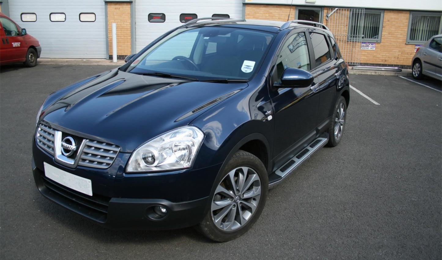 Direct4x4 Side Steps and Bars Suburban Side Steps Running Boards for Nissan Qashqai 2007-2013