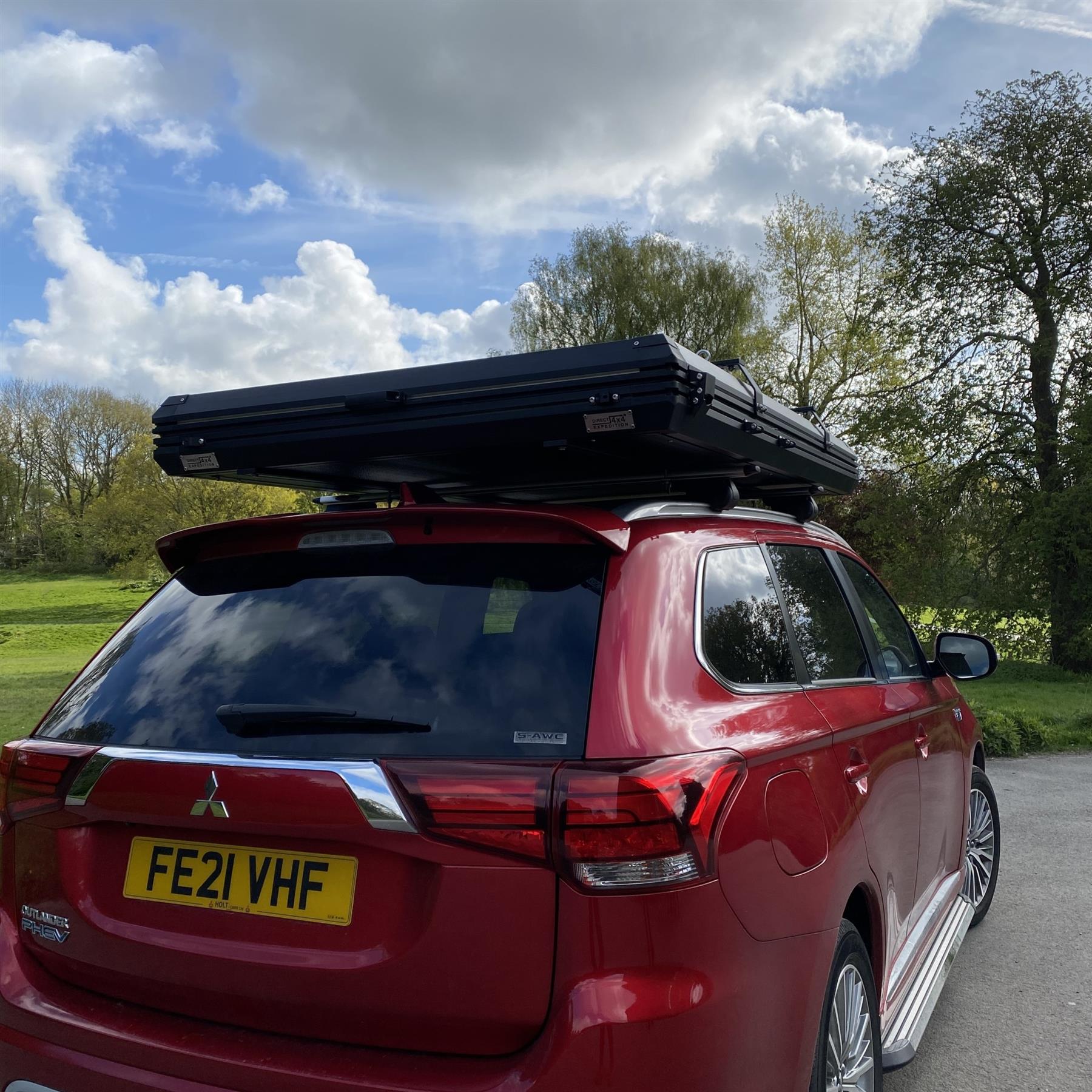 Direct4x4 Roof Top Tents ClamTrekk 2 Person Aluminium Clamshell Roof Top Tent