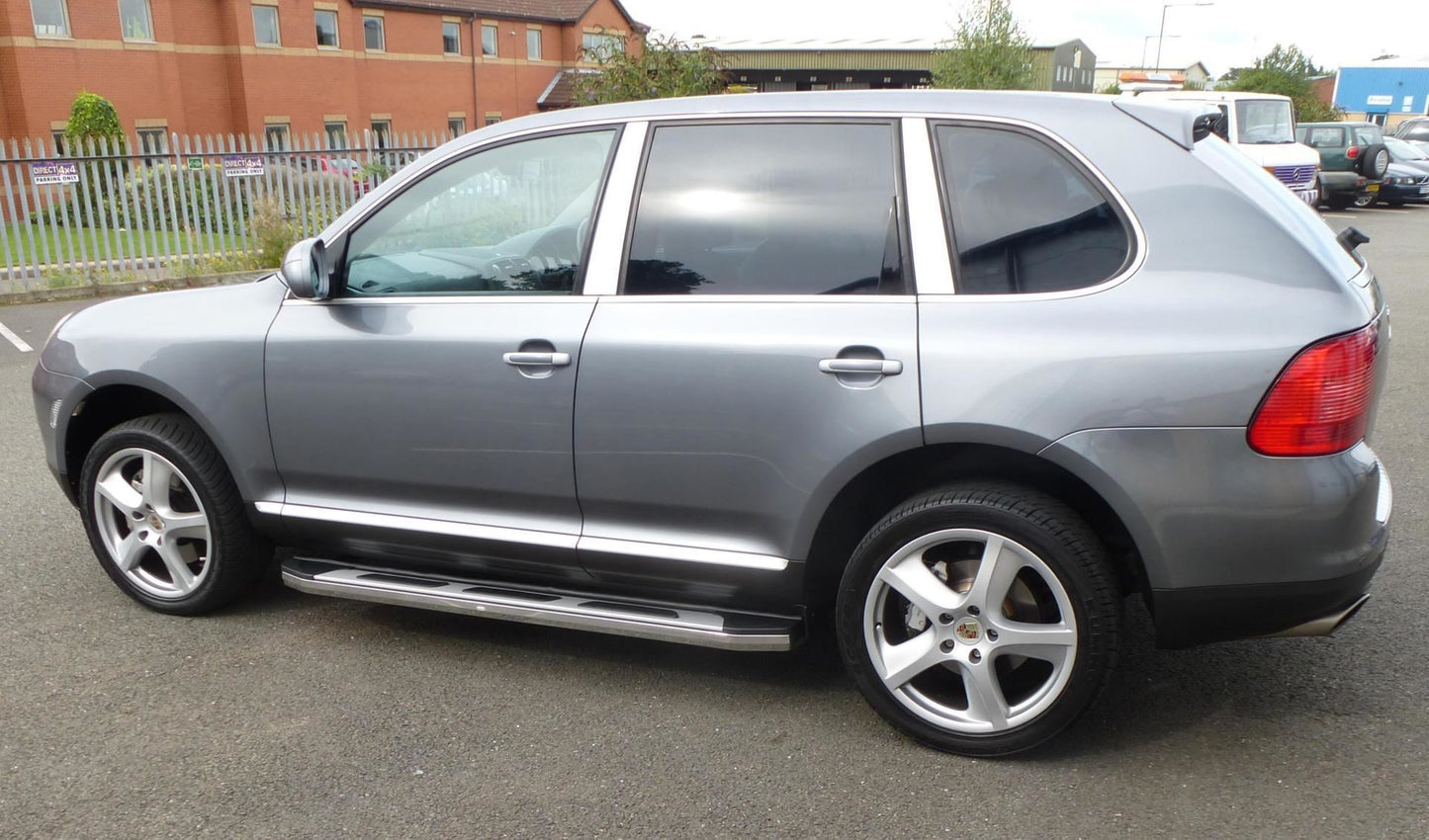 Direct4x4 Side Steps and Bars Suburban Side Steps Running Boards for Porsche Cayenne 2002-2007