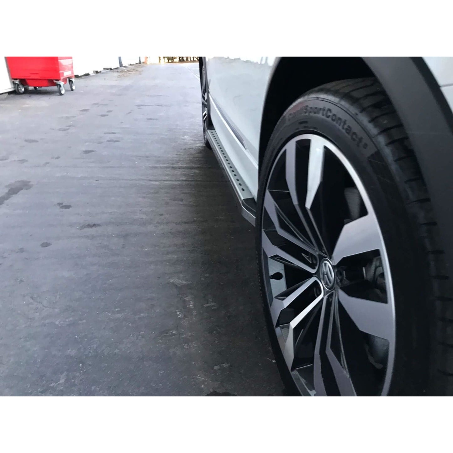 Direct4x4 Side Steps and Bars Freedom Side Steps Running Boards for Volkswagen Tiguan 2016-2024 (2nd Gen)