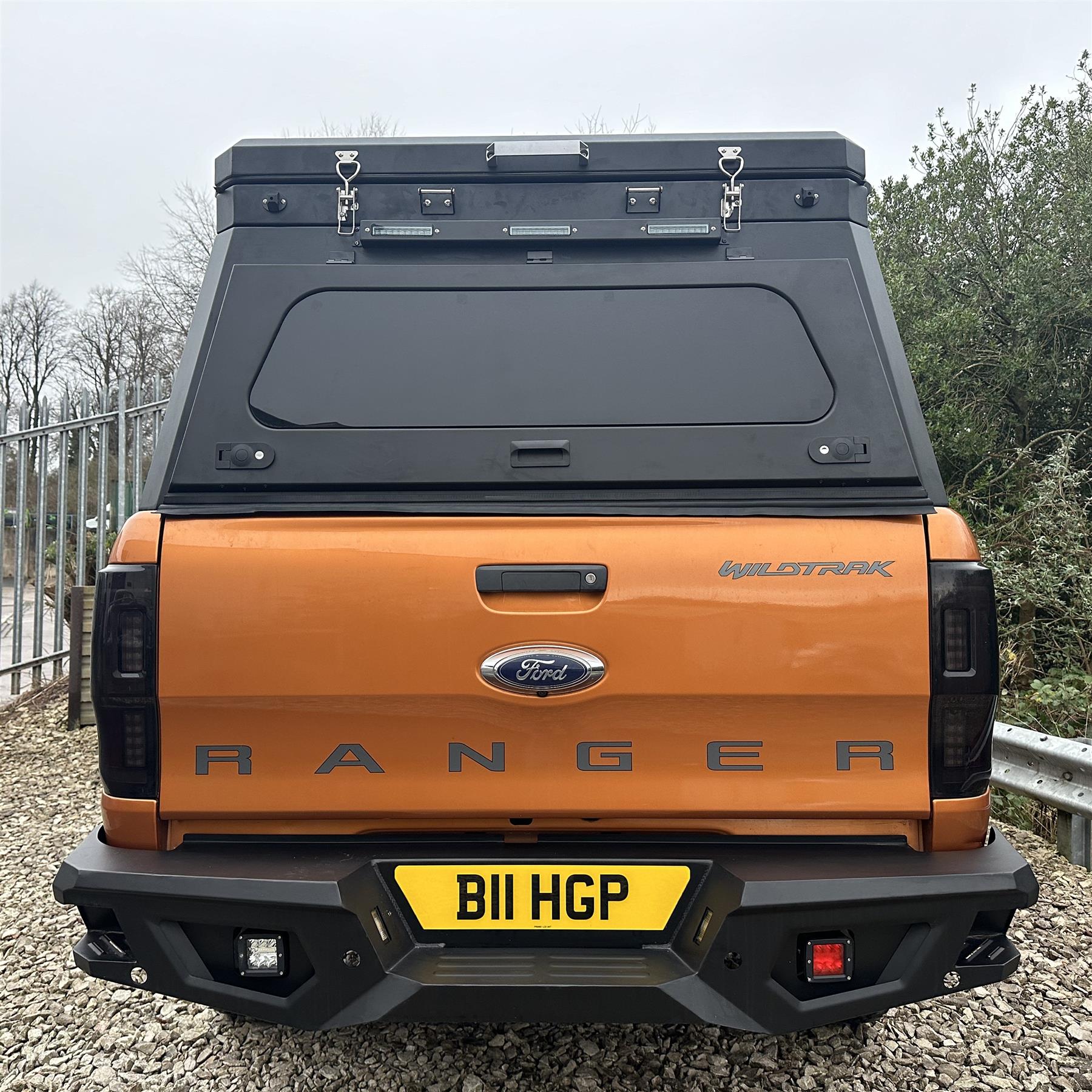 Direct4x4 Pickup Truck Hardtop Canopies Overland Aluminium Canopy with Clamshell Roof Tent for the Toyota Hilux 2016+