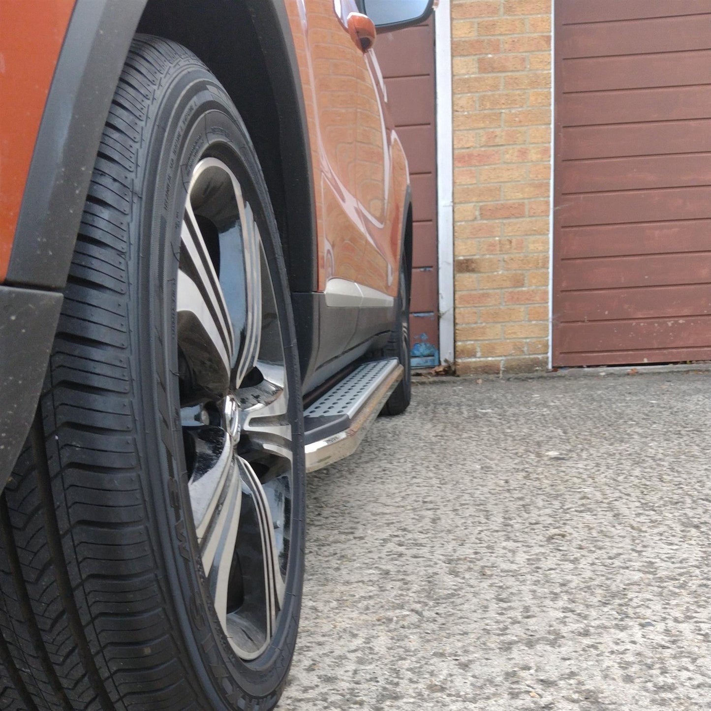 Direct4x4 Side Steps and Bars Freedom Side Steps Running Boards for MG ZS/eZS 2017+