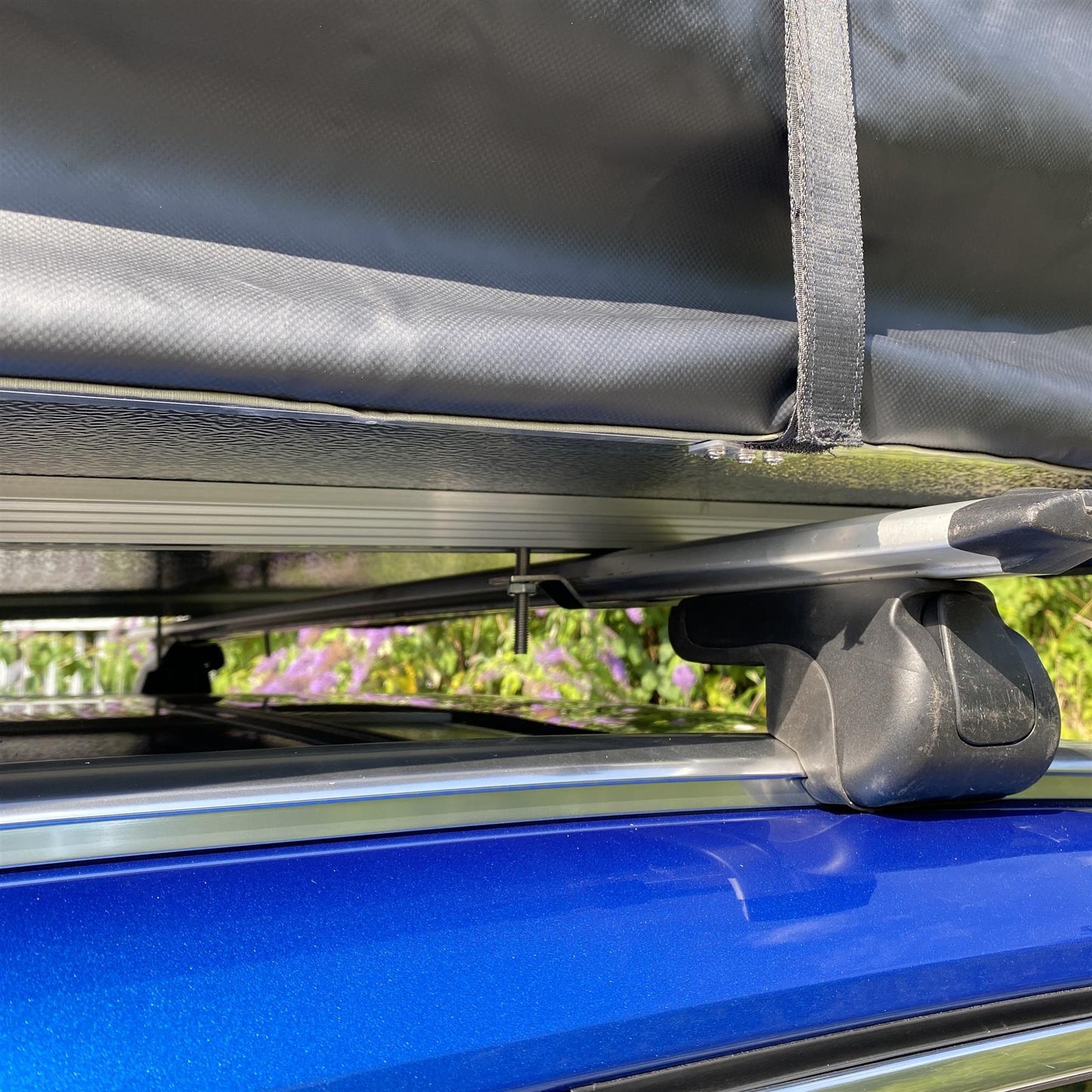 Direct4x4 Roof Top Tents Foldout 3 Person Roof Top Camping Tent in Granite Grey