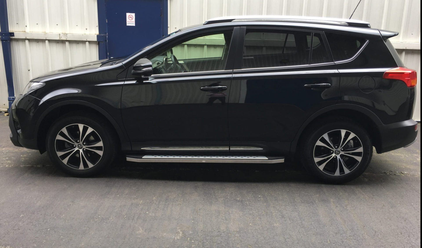 Direct4x4 Side Steps and Bars Freedom Side Steps Running Boards for Toyota RAV4 2016-2018
