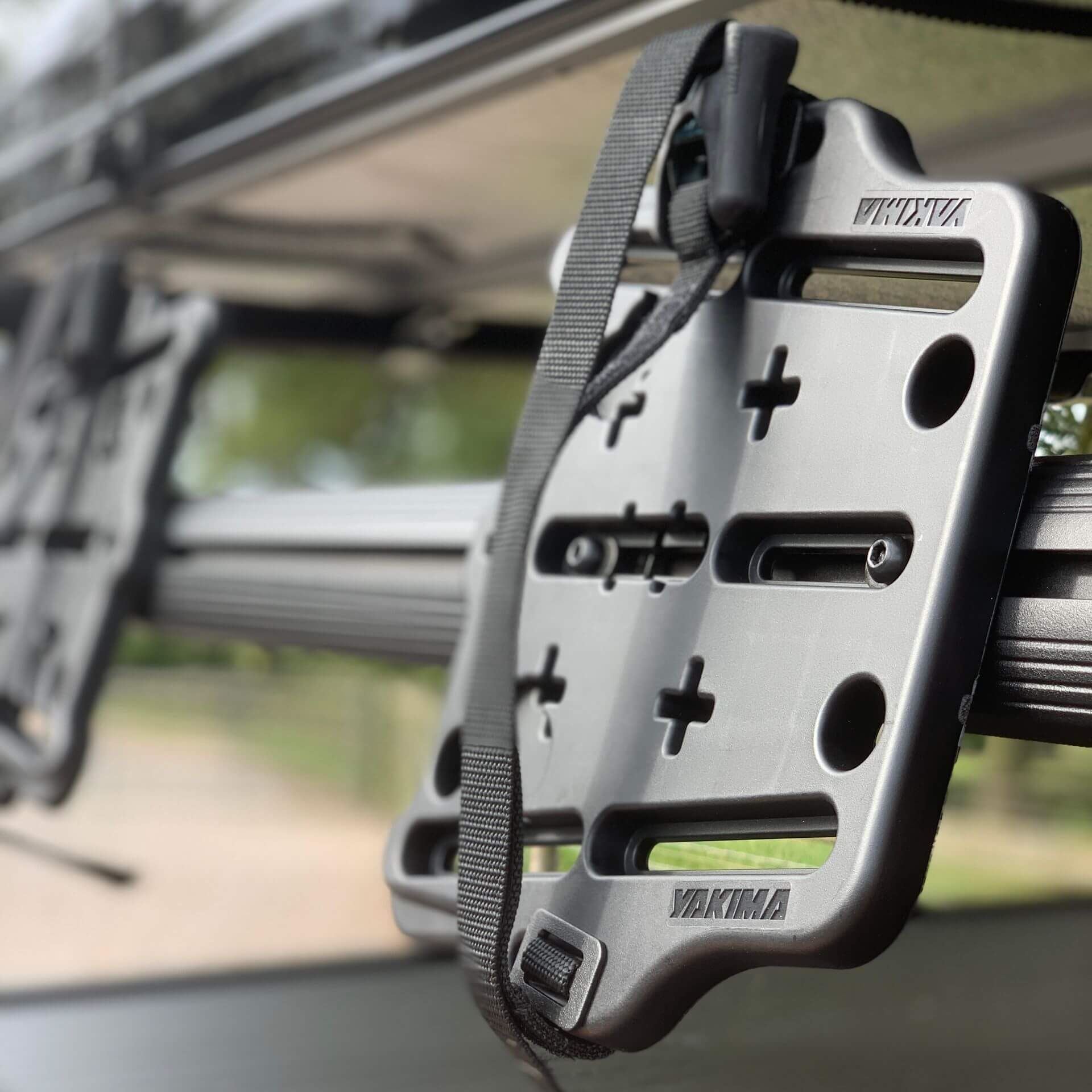 Direct4x4 Emergency Off-Road Traction Gear Emergency Recovery Traction Sand Tyre Track Brackets for Cargo Rack