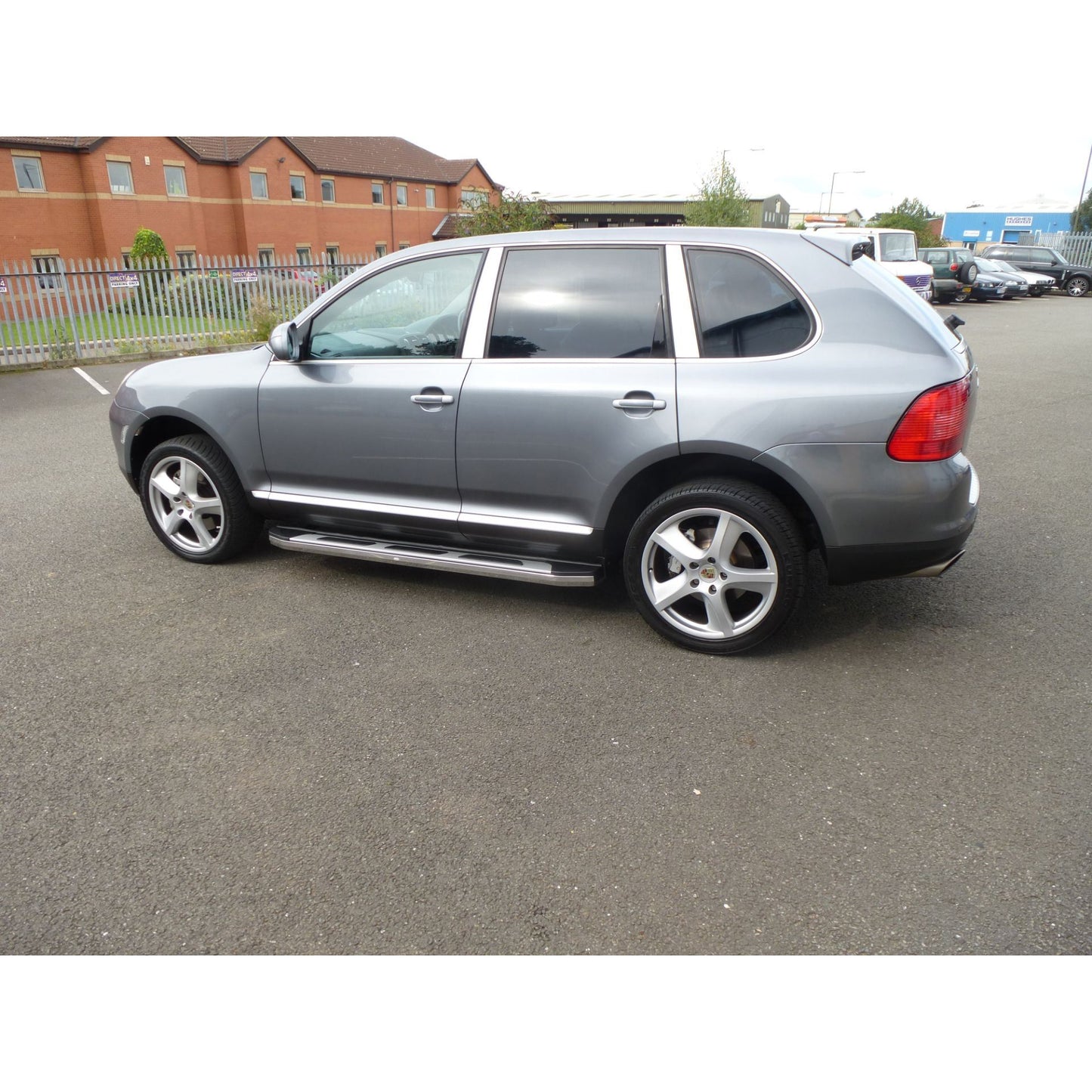 Direct4x4 Side Steps and Bars Suburban Side Steps Running Boards for Porsche Cayenne 2002-2007