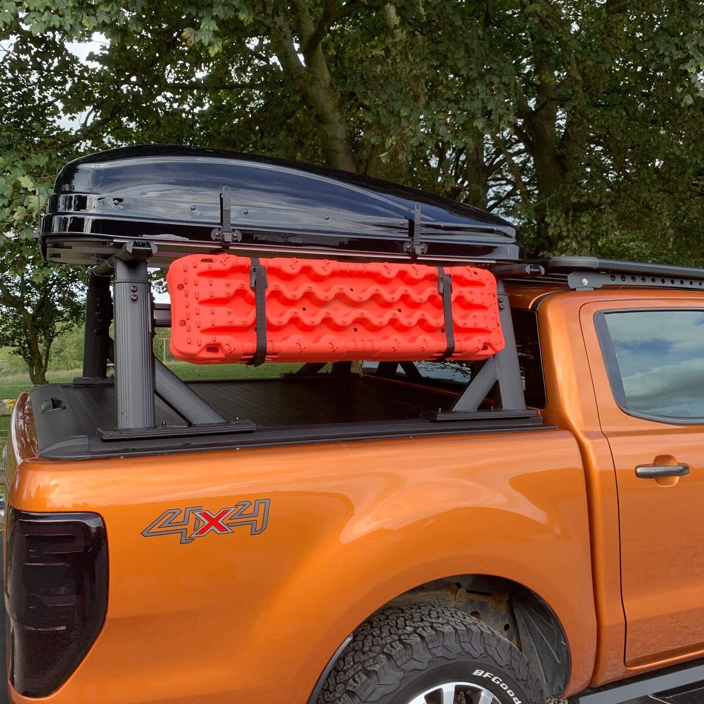 Direct4x4 Emergency Off-Road Traction Gear Emergency Recovery Traction Sand Tyre Track Brackets for Cargo Rack