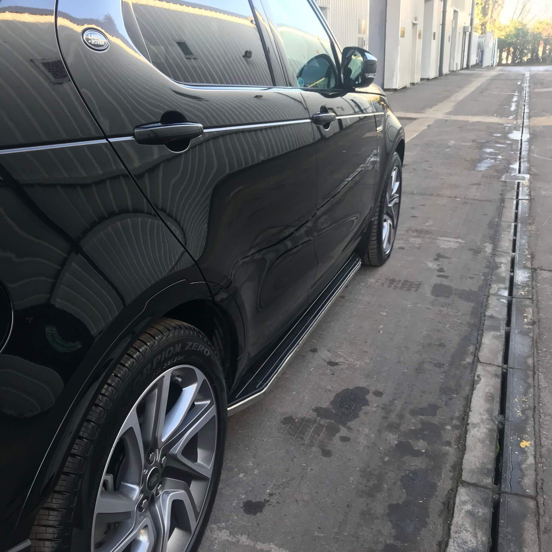 Direct4x4 Side Steps and Bars Black Raptor Side Steps Running Boards for Land Rover Discovery 5 2017+
