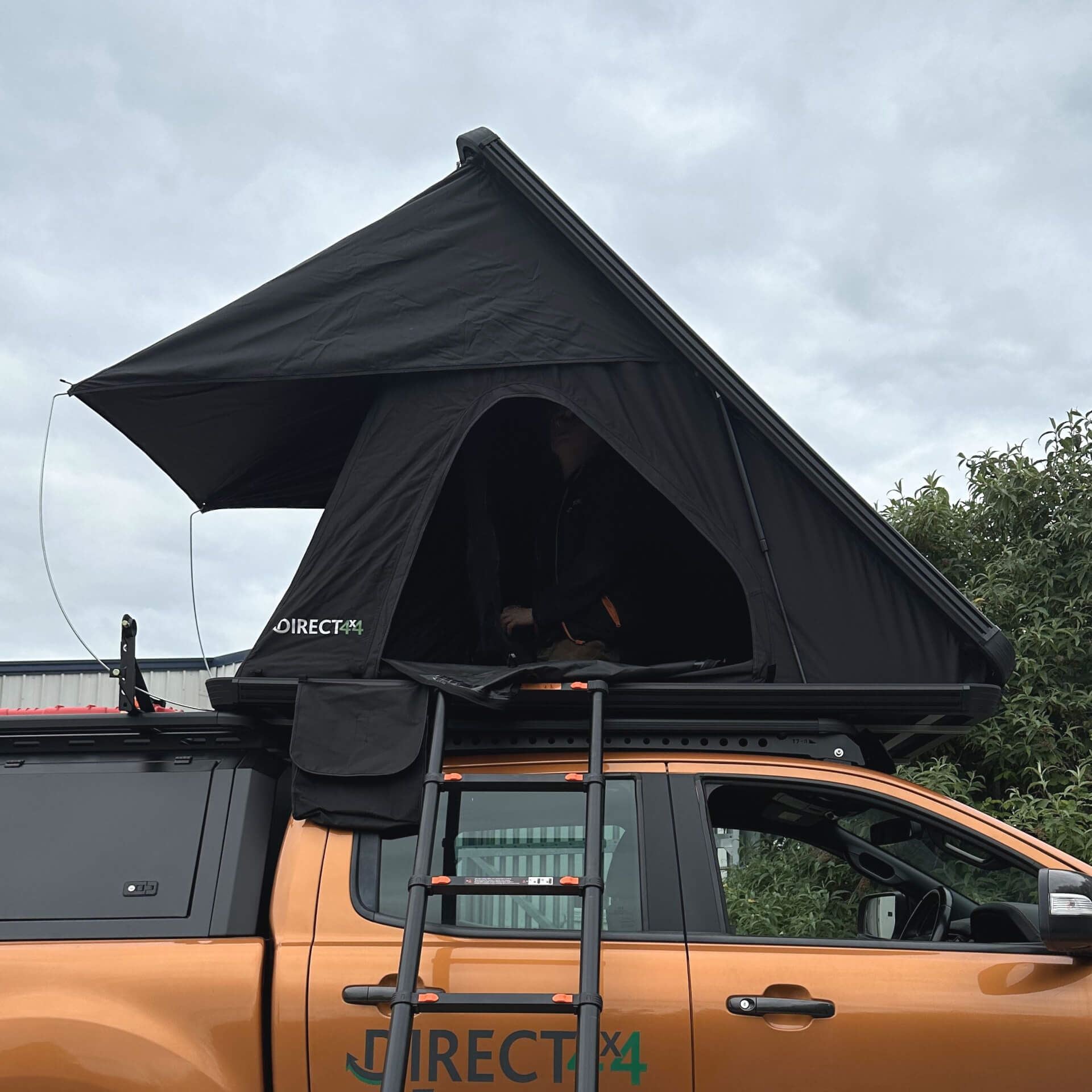Direct4x4 Roof Top Tents All Black 2 Person Expedition Aluminium Clamshell Roof Top Tent