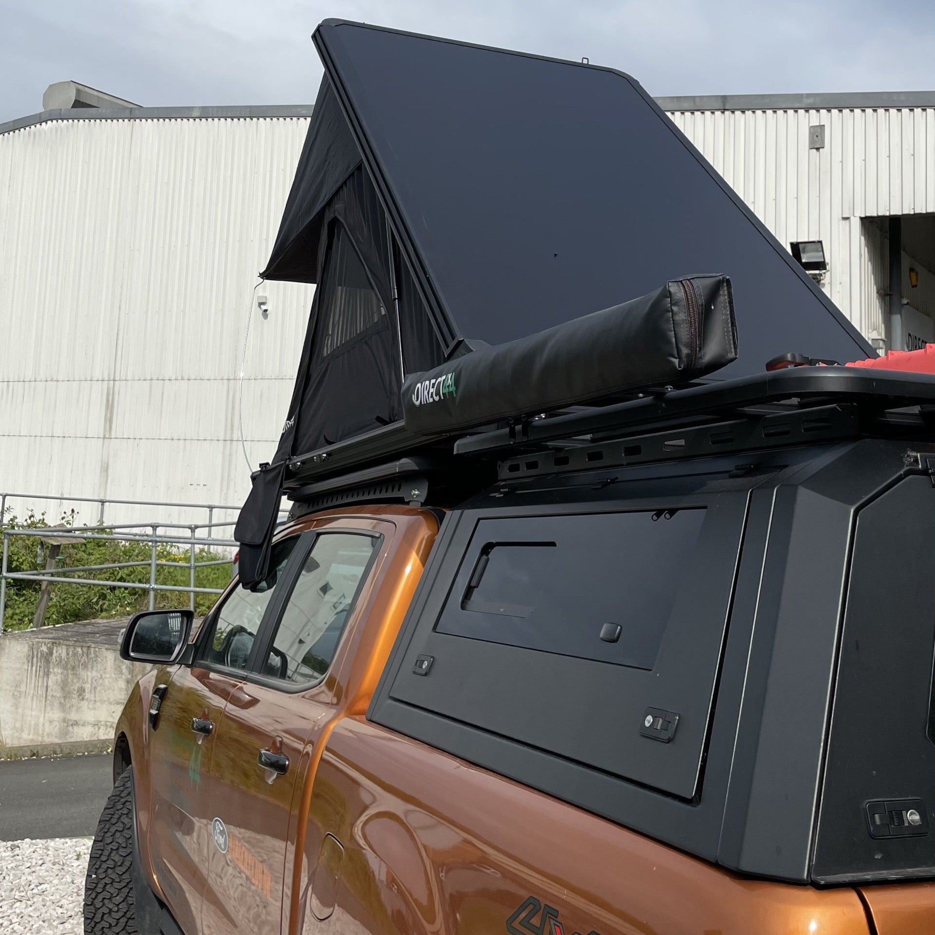 Direct4x4 Roof Top Tents All Black 2 Person Expedition Aluminium Clamshell Roof Top Tent