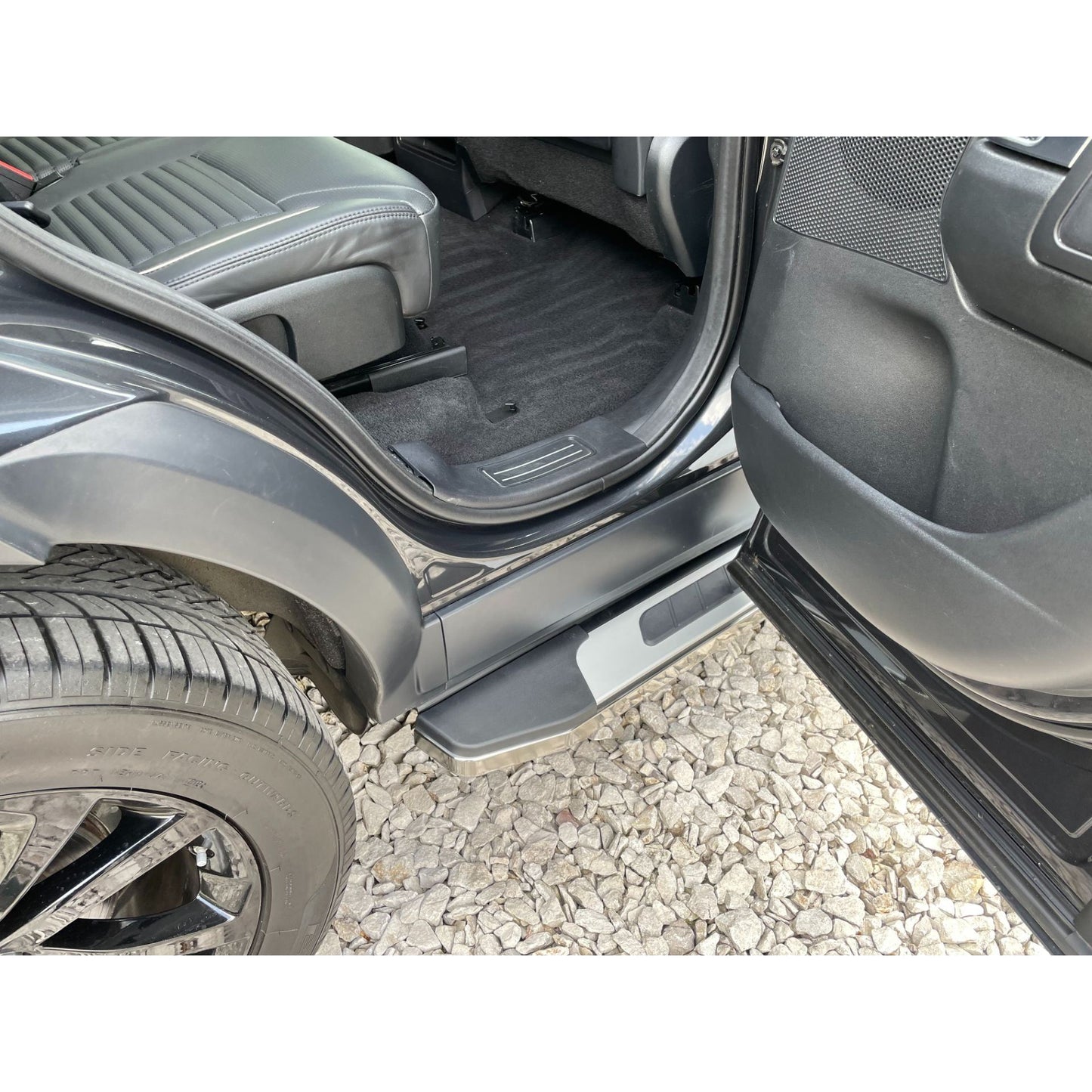 Direct4x4 Side Steps and Bars Suburban Side Steps Running Boards for Land Rover Discovery 5 2017+