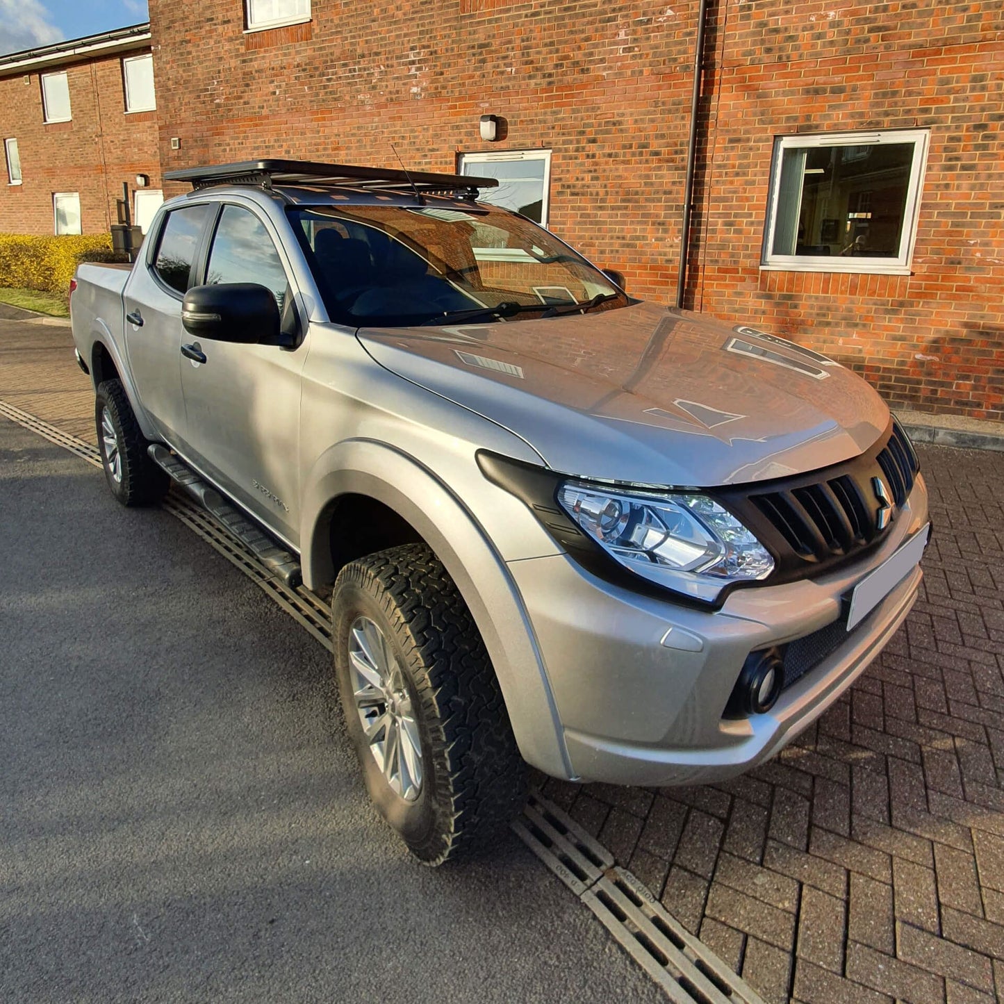 Direct4x4 Roof Racks AluMod Low Profile 135cm x 125cm Roof Rack for the Mitsubishi L200 2015+