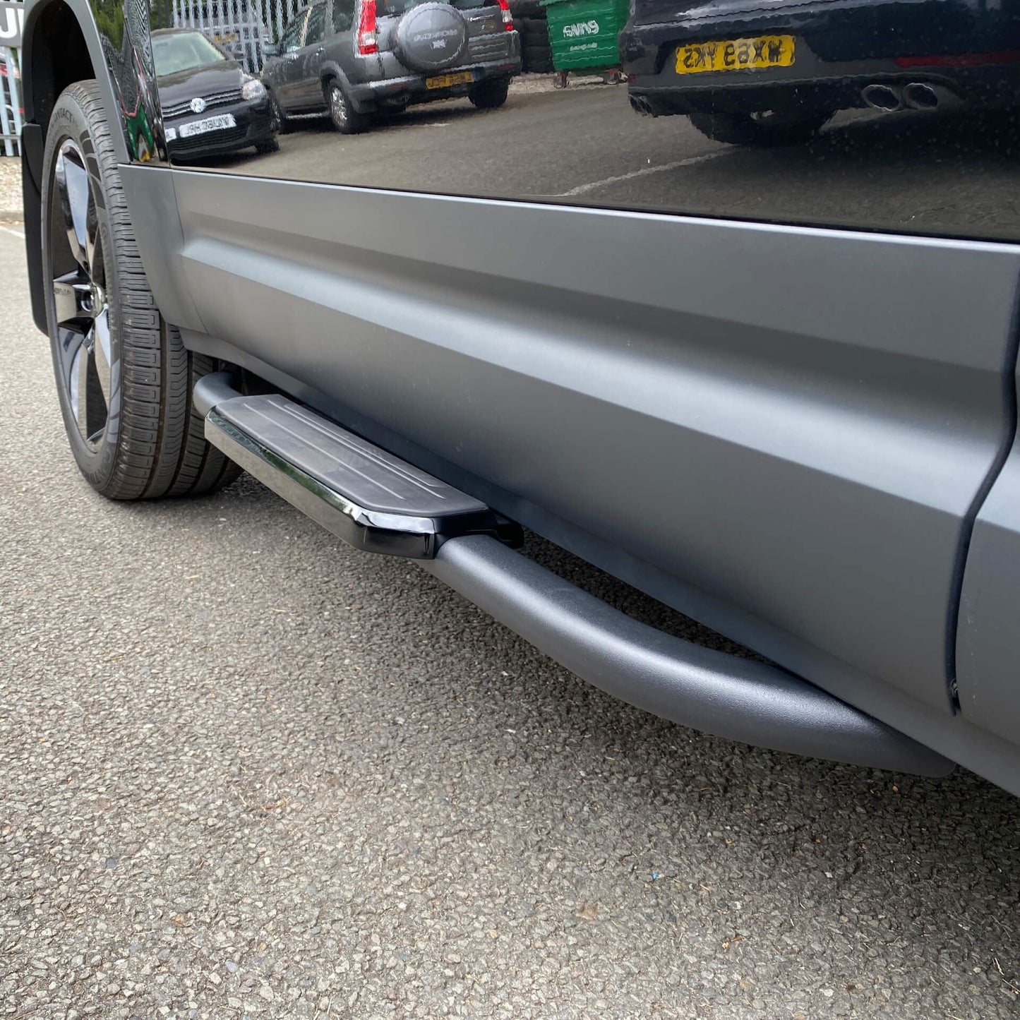Direct4x4 Side Steps and Bars Black OE Style Side Steps for the Land Rover Defender 90 (L663) 2021+