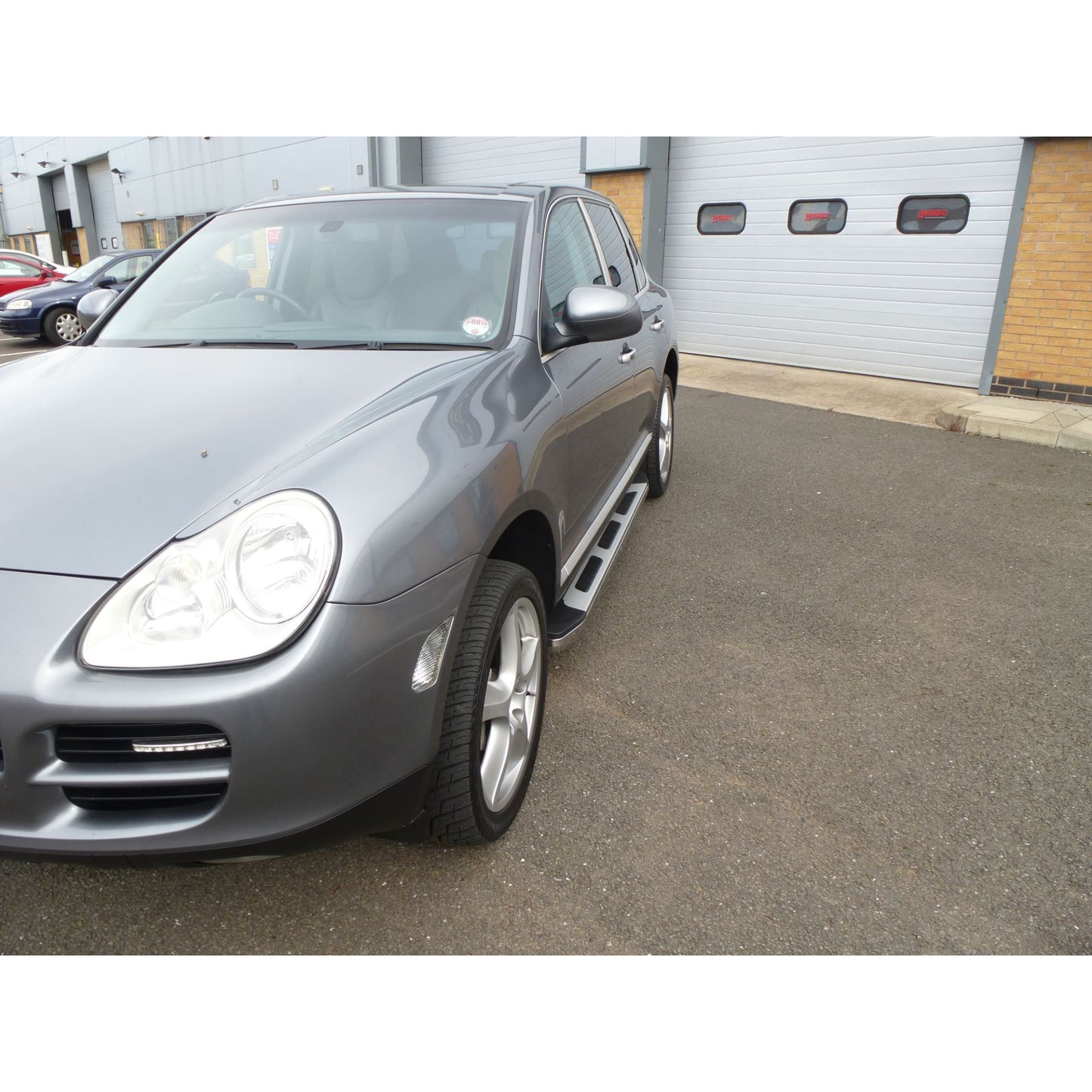 Direct4x4 Side Steps and Bars Suburban Side Steps Running Boards for Porsche Cayenne 2002-2007