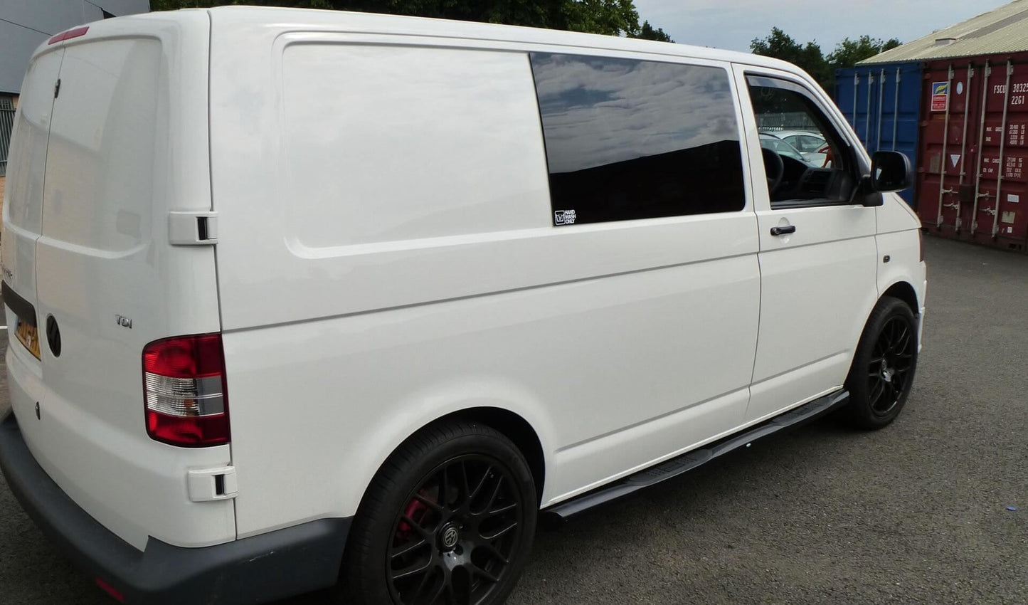 Direct4x4 Side Steps and Bars Black Powder Coated Steel Side Bars with Pads for Volkswagen Transporter T5 SWB