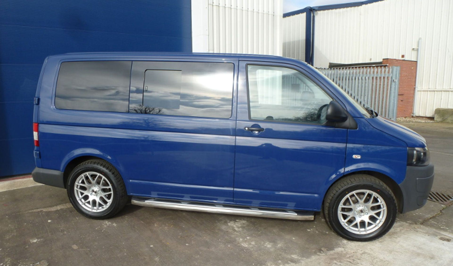 Direct4x4 Side Steps and Bars Suburban Side Steps Running Boards for Volkswagen Transporter T5 SWB