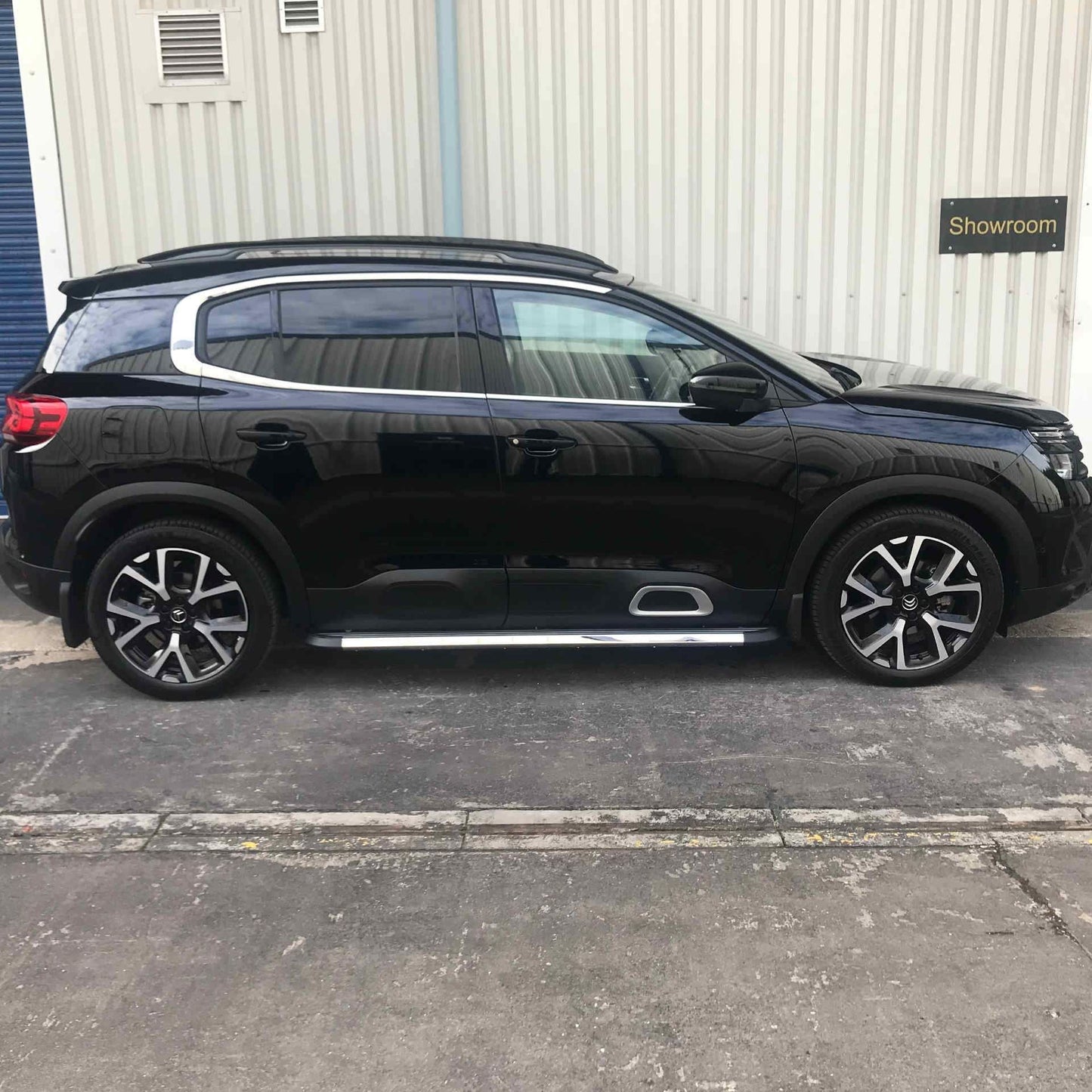 Direct4x4 Side Steps and Bars Stingray Side Steps Running Boards for Citroen C5 Aircross 2018+