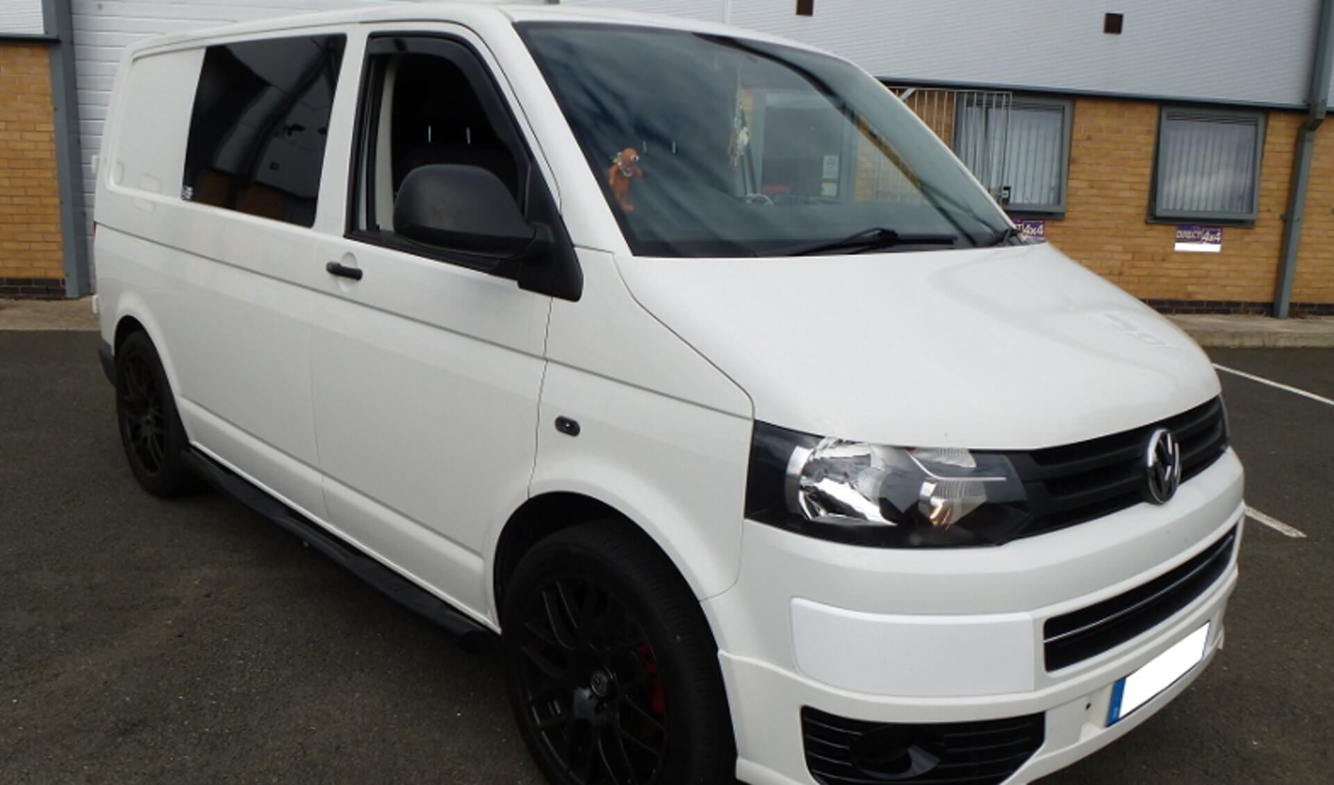 Direct4x4 Side Steps and Bars Black Powder Coated Steel Side Bars with Pads for Volkswagen Transporter T5 SWB