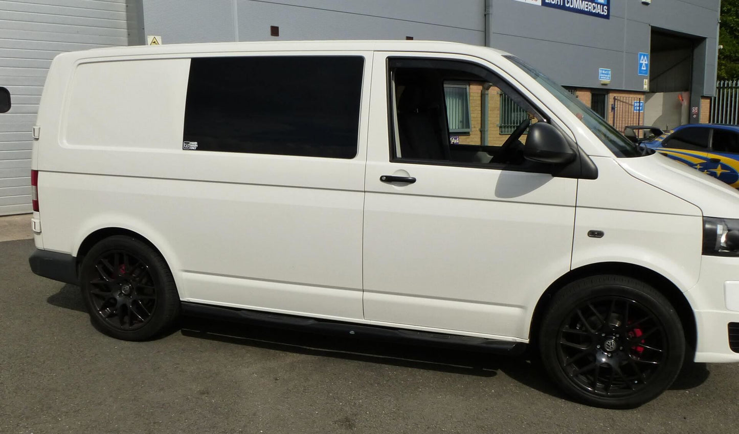 Direct4x4 Side Steps and Bars Black Powder Coated Steel Side Bars with Pads for Volkswagen Transporter T5 SWB