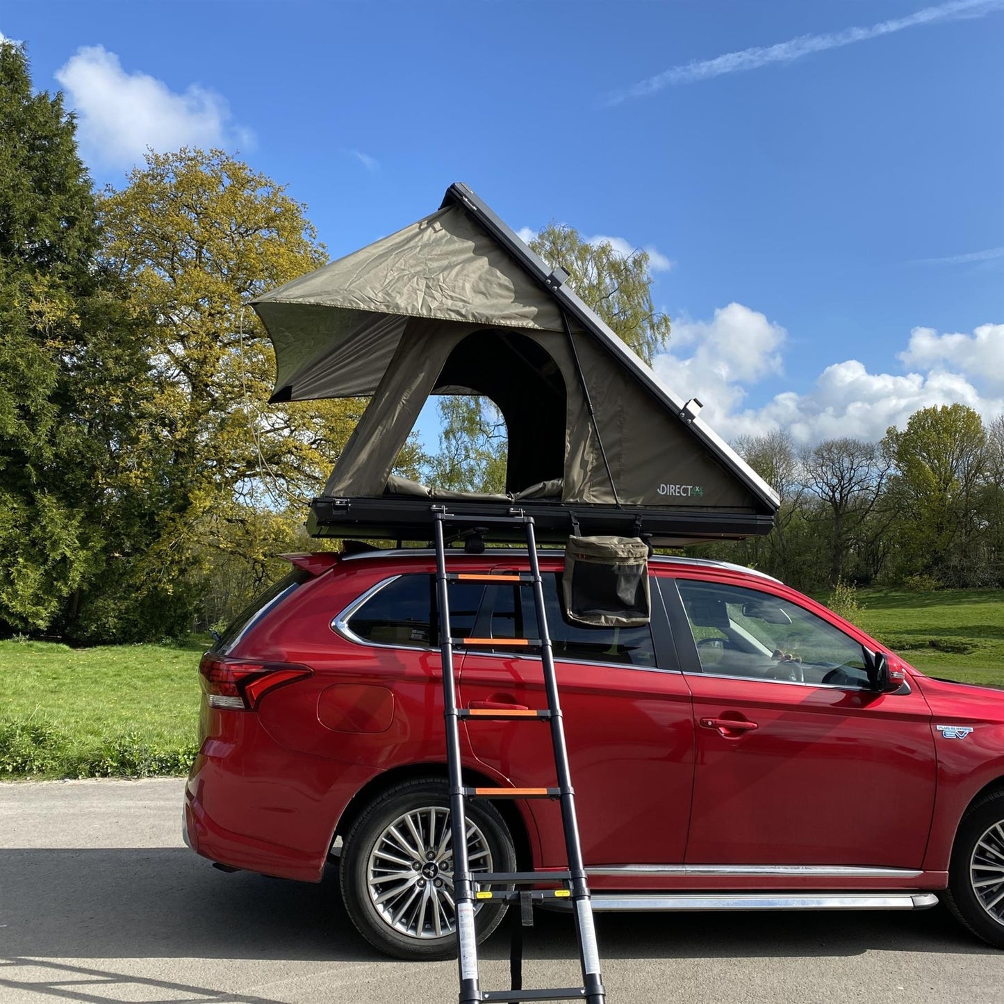 Direct4x4 Roof Top Tents ClamTrekk 2 Person Aluminium Clamshell Roof Top Tent