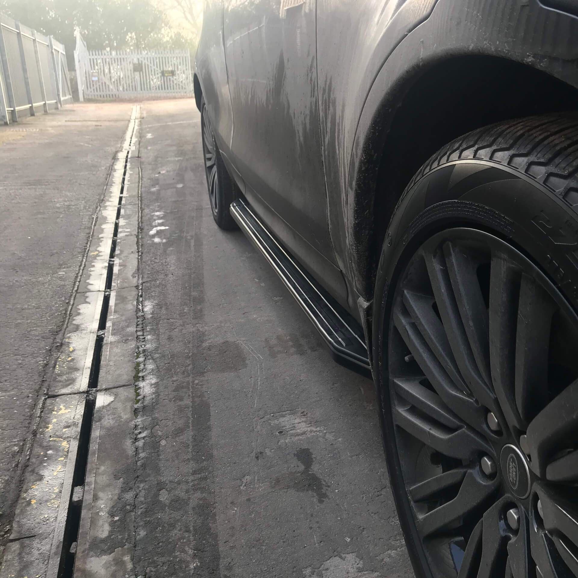 Direct4x4 Side Steps and Bars Black Raptor Side Steps Running Boards for Land Rover Discovery 5 2017+