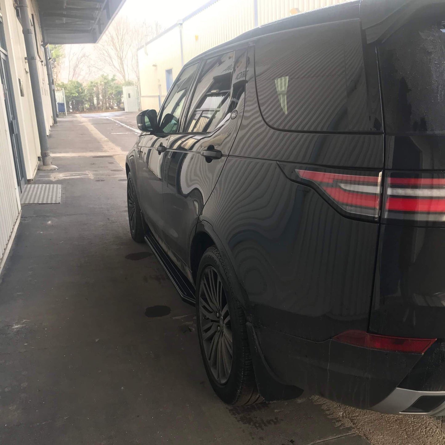 Direct4x4 Side Steps and Bars Black Raptor Side Steps Running Boards for Land Rover Discovery 5 2017+