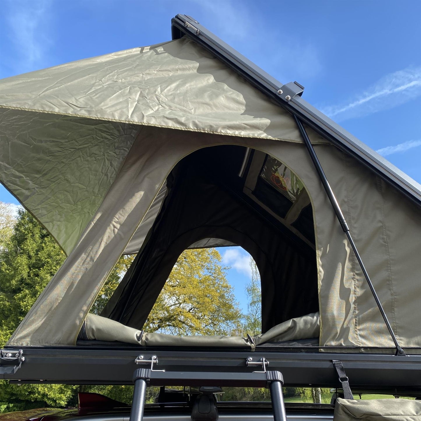 Direct4x4 Roof Top Tents ClamTrekk 2 Person Aluminium Clamshell Roof Top Tent