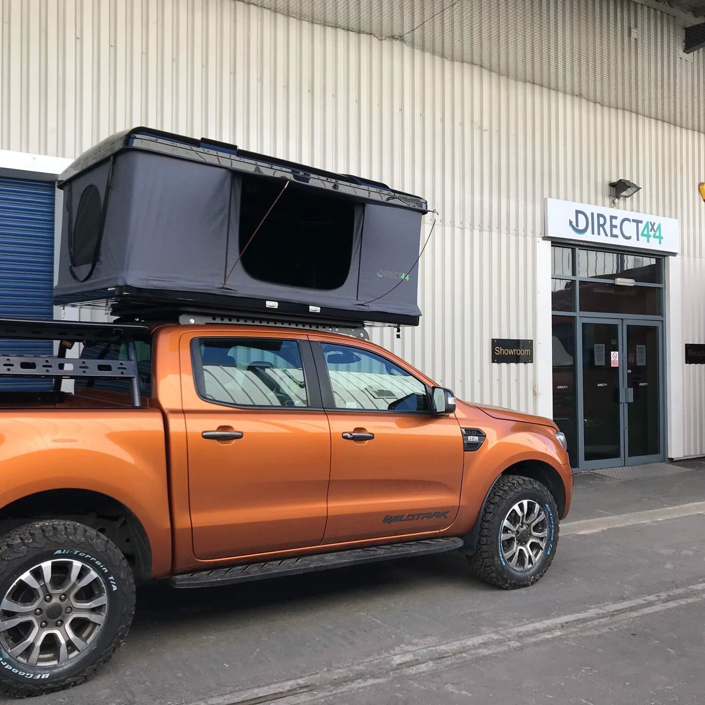 Direct4x4 Roof Top Tents Black Overland Expedition Hard Shell Pop-up 2 Person Roof Top Camping Tent