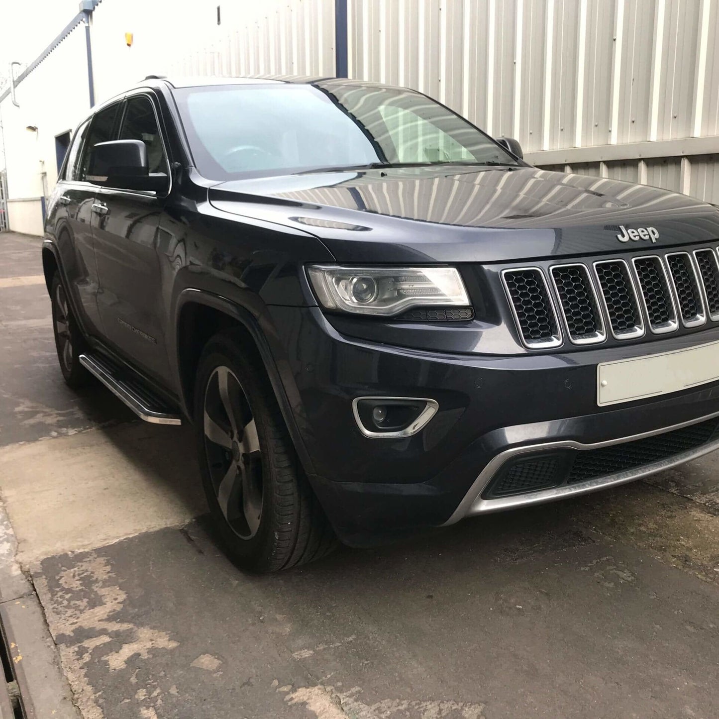 Direct4x4 Side Steps and Bars Premier Side Steps Running Boards for Jeep Grand Cherokee 2011-2014