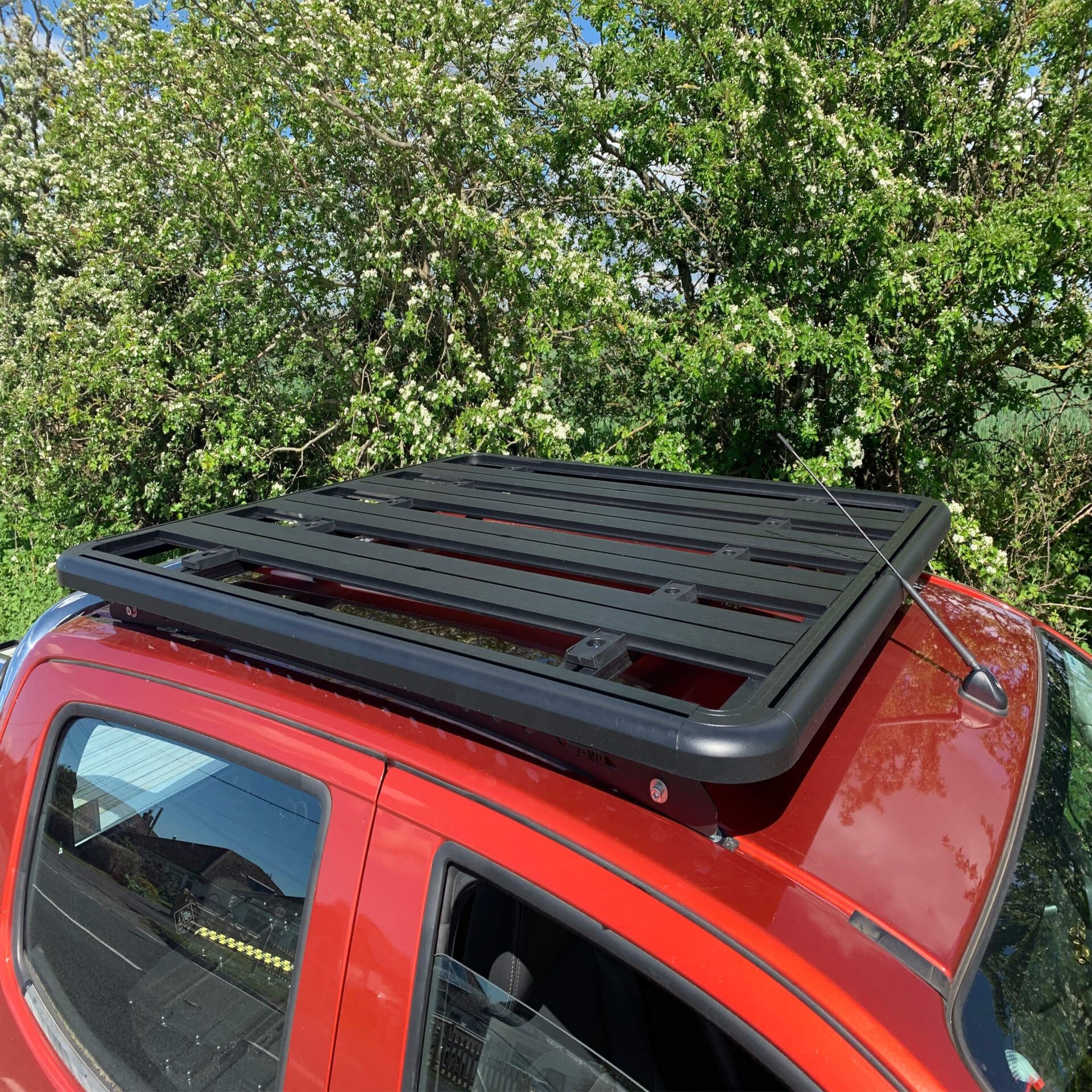 Direct4x4 Roof Racks AluMod Low Profile 135cm x 125cm Roof Rack Isuzu D-Max 2012-2020