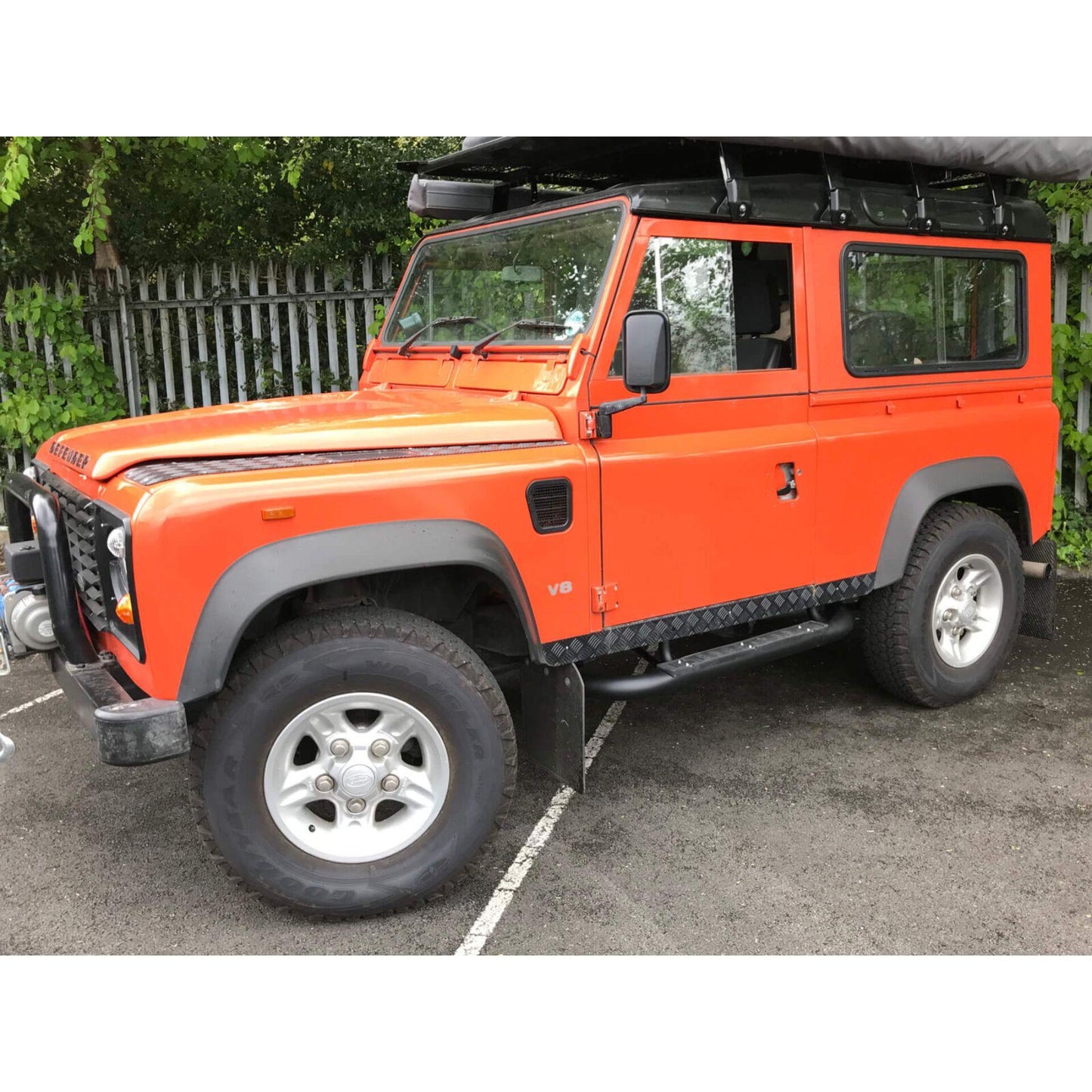 Direct4x4 Side Steps and Bars OE Fire and Ice Style Tubular Side Steps for Land Rover Defender 90 2003-2016