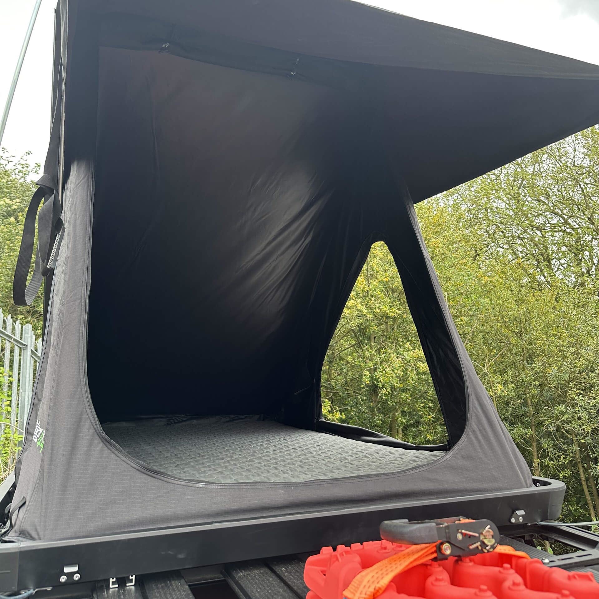 Direct4x4 Roof Top Tents All Black 2 Person Expedition Aluminium Clamshell Roof Top Tent