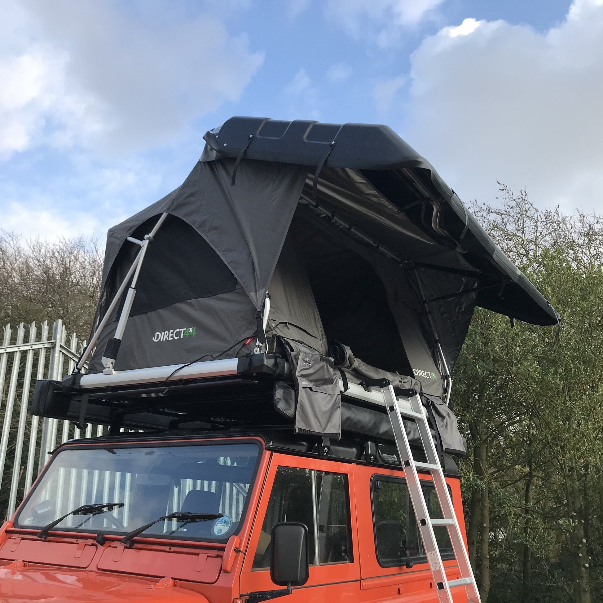 Direct4x4 Roof Top Tents Granite Grey Pathseeker 2 Person Auto Solar Hard Shell Roof Top Camping Tent