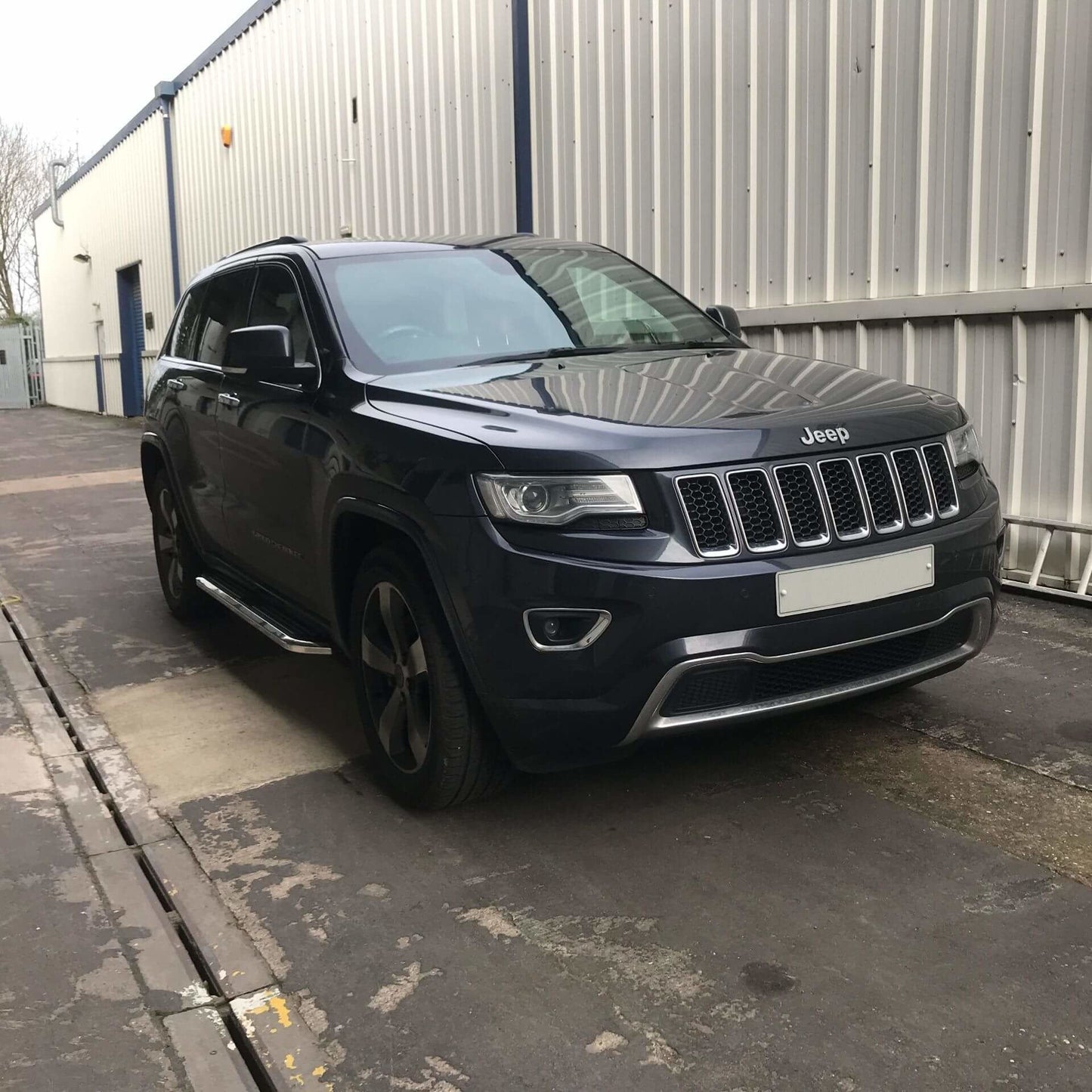 Direct4x4 Side Steps and Bars Premier Side Steps Running Boards for Jeep Grand Cherokee 2011-2014