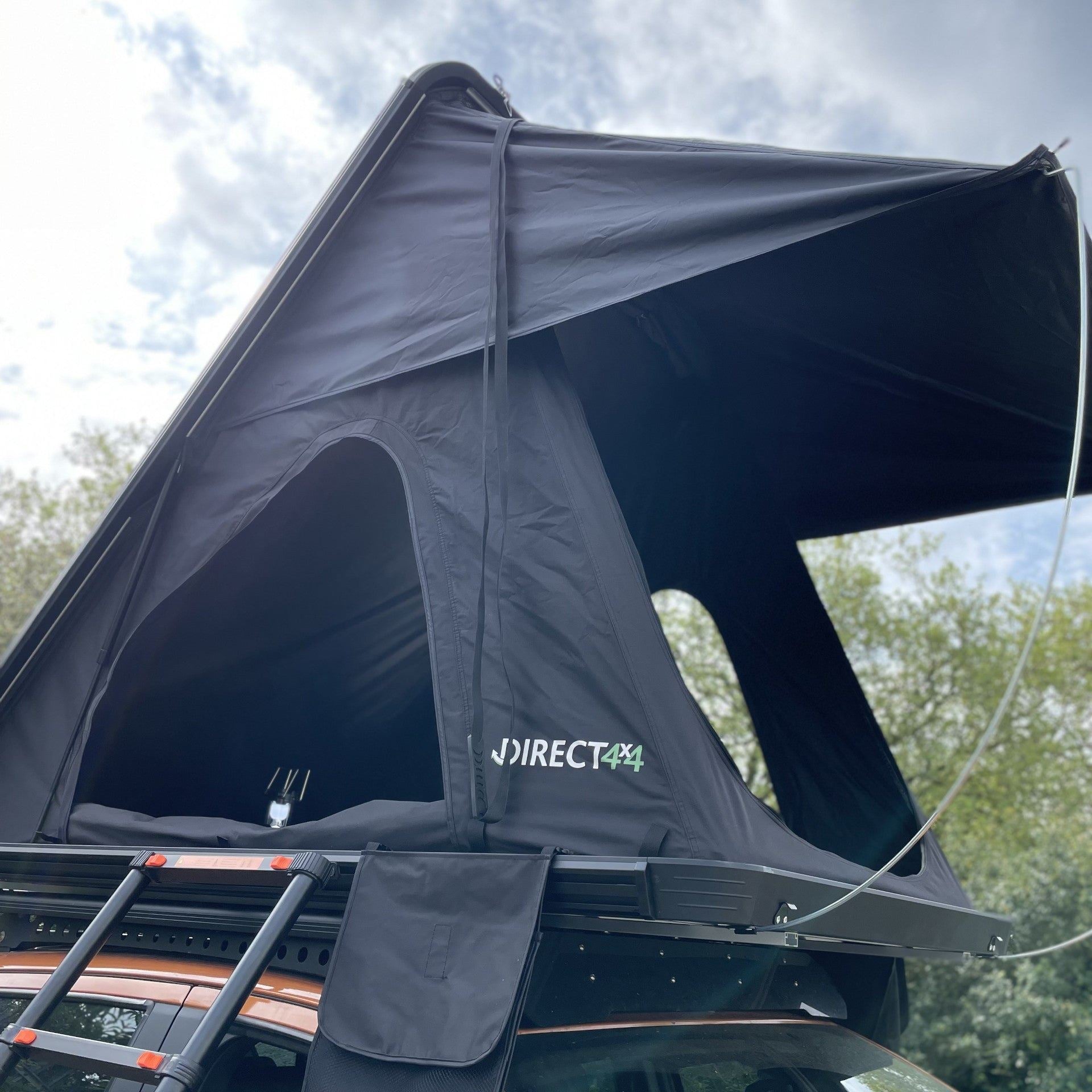 Direct4x4 Roof Top Tents All Black 2 Person Expedition Aluminium Clamshell Roof Top Tent