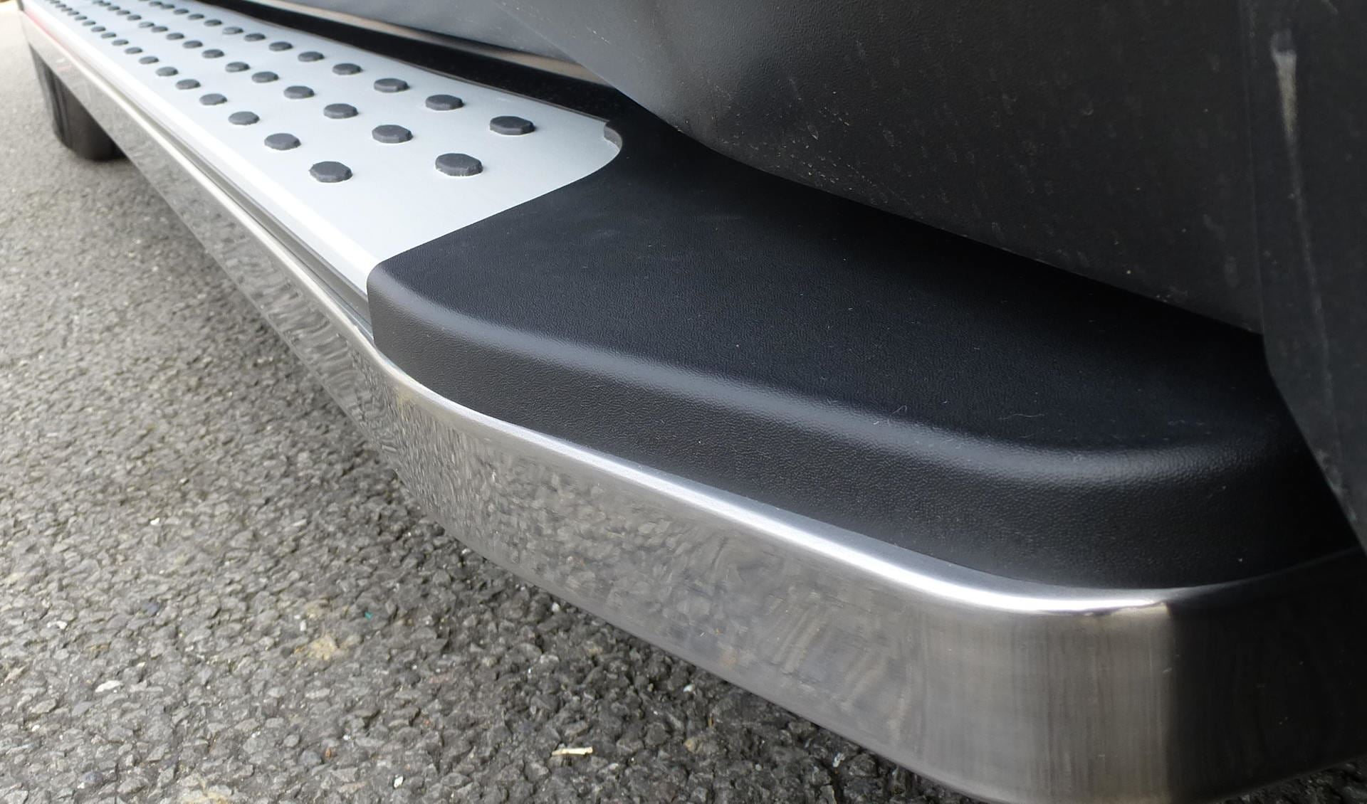 Direct4x4 Side Steps and Bars Freedom Side Steps Running Boards for Nissan X-Trail 2014-2017 pre-facelift