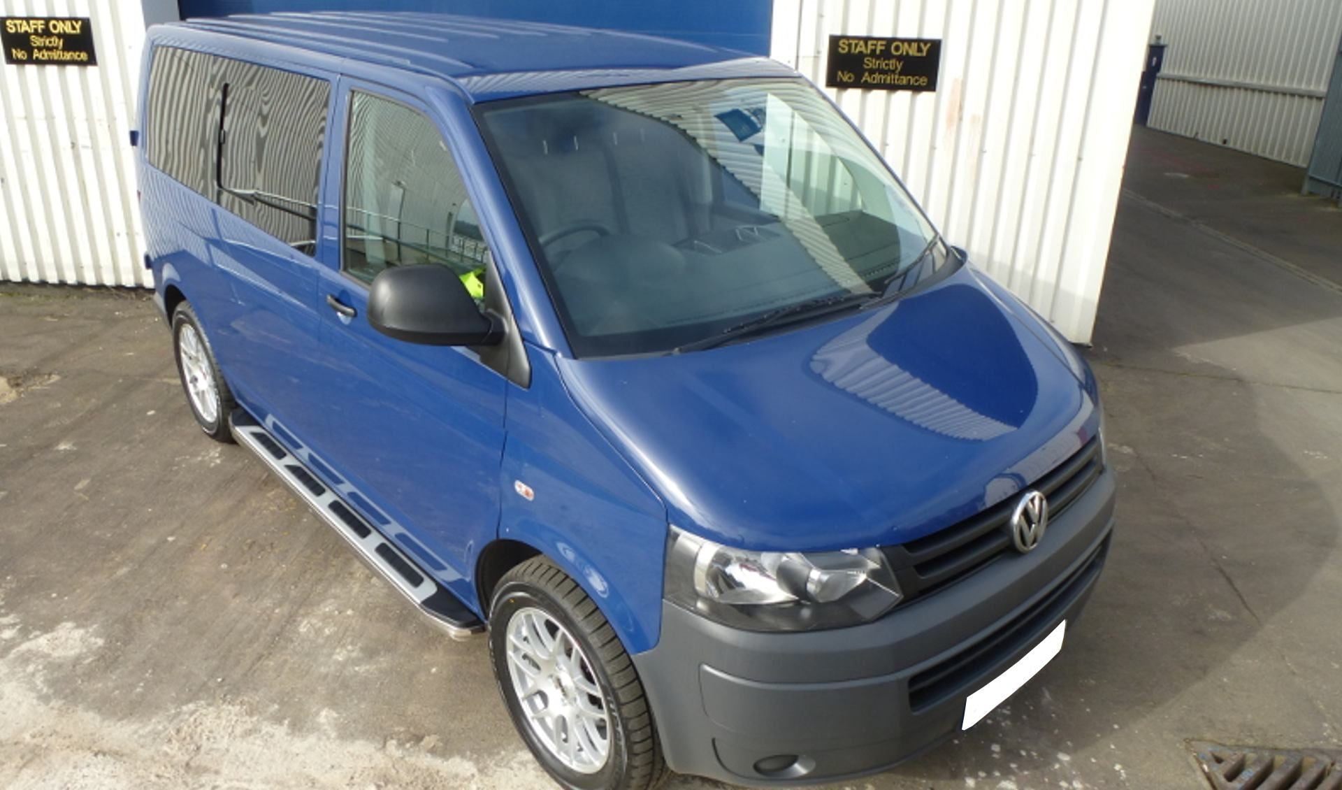 Direct4x4 Side Steps and Bars Suburban Side Steps Running Boards for Volkswagen Transporter T5 SWB