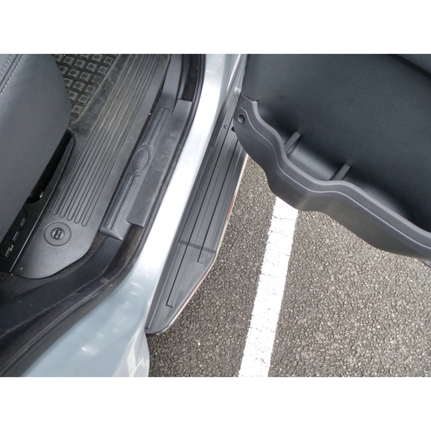 Direct4x4 Side Steps and Bars Raptor Side Steps Running Boards for Land Rover Discovery 3 and 4